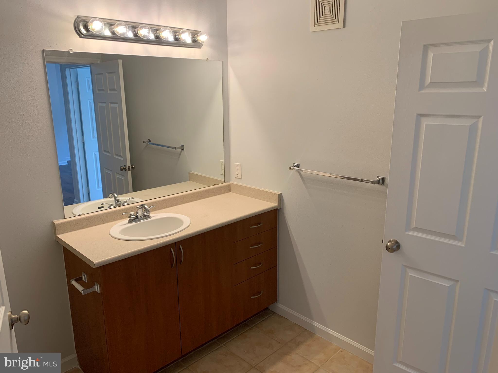 ASHMORE AT GERMANOWN COMMUNITY - Residential Lease