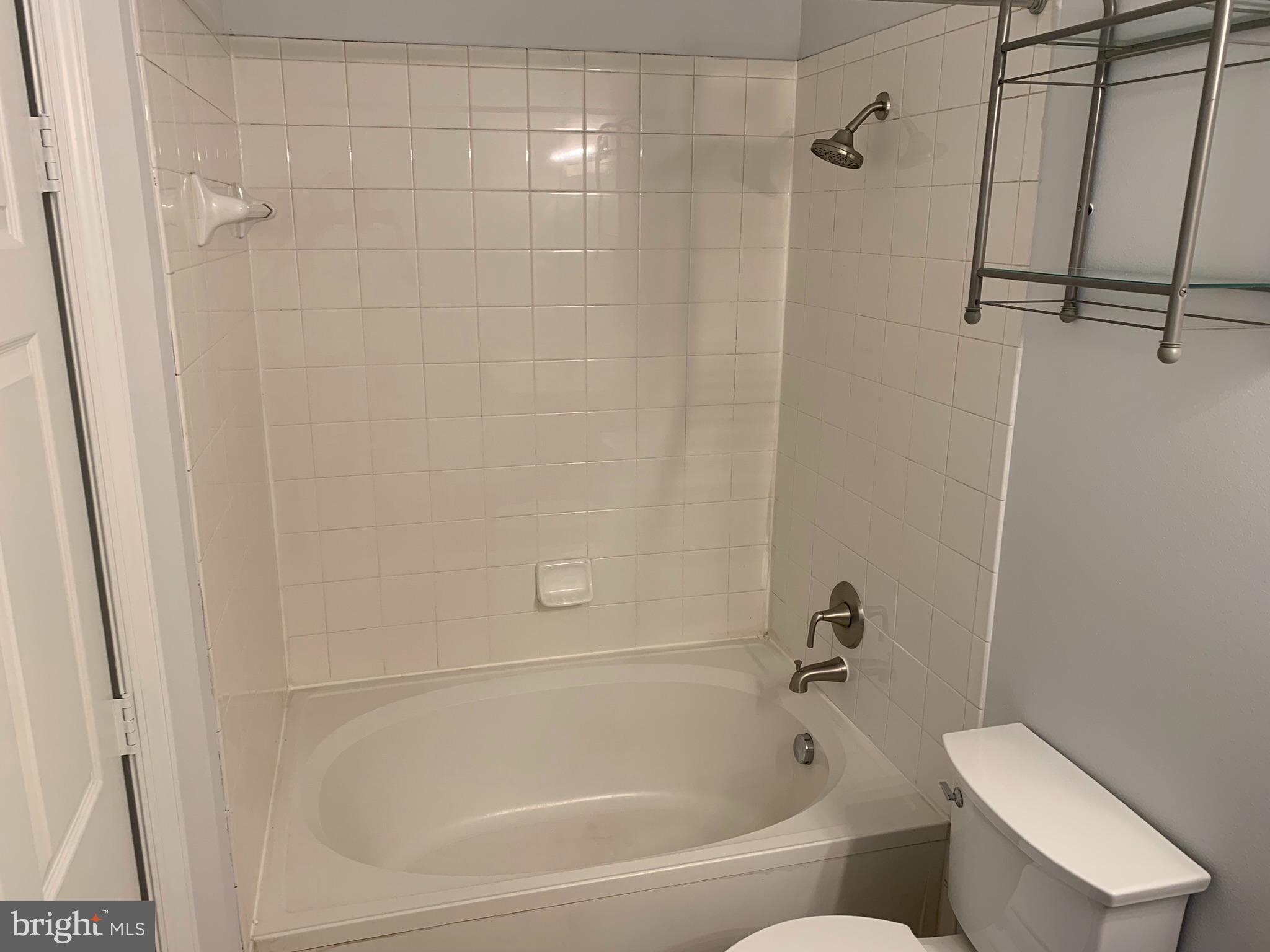 ASHMORE AT GERMANOWN COMMUNITY - Residential Lease