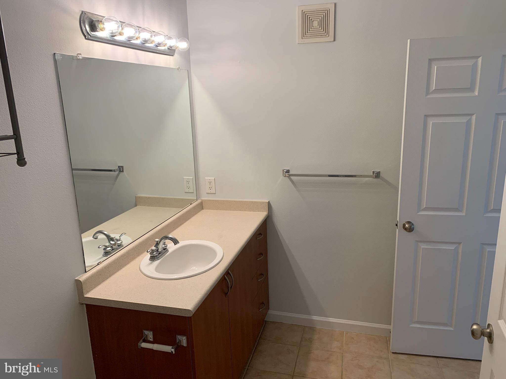 ASHMORE AT GERMANOWN COMMUNITY - Residential Lease