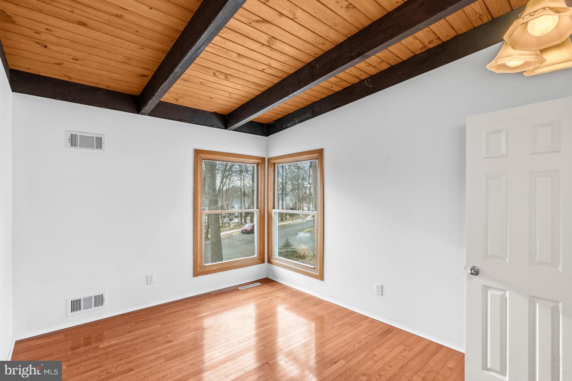 WOODLEY GARDENS - Residential