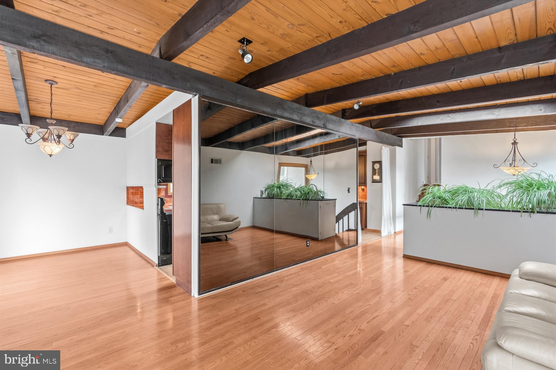 WOODLEY GARDENS - Residential