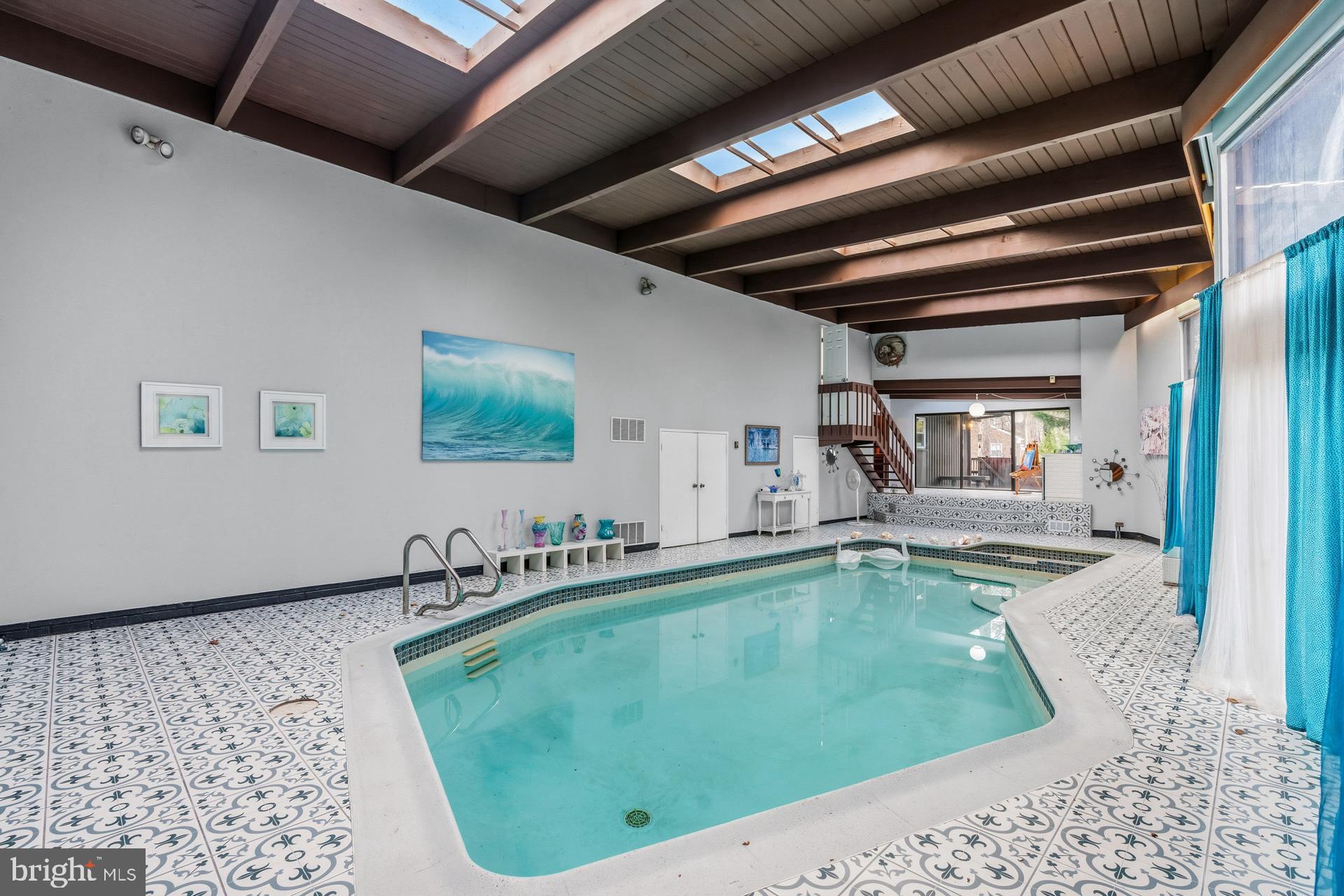 WOODLEY GARDENS - Residential