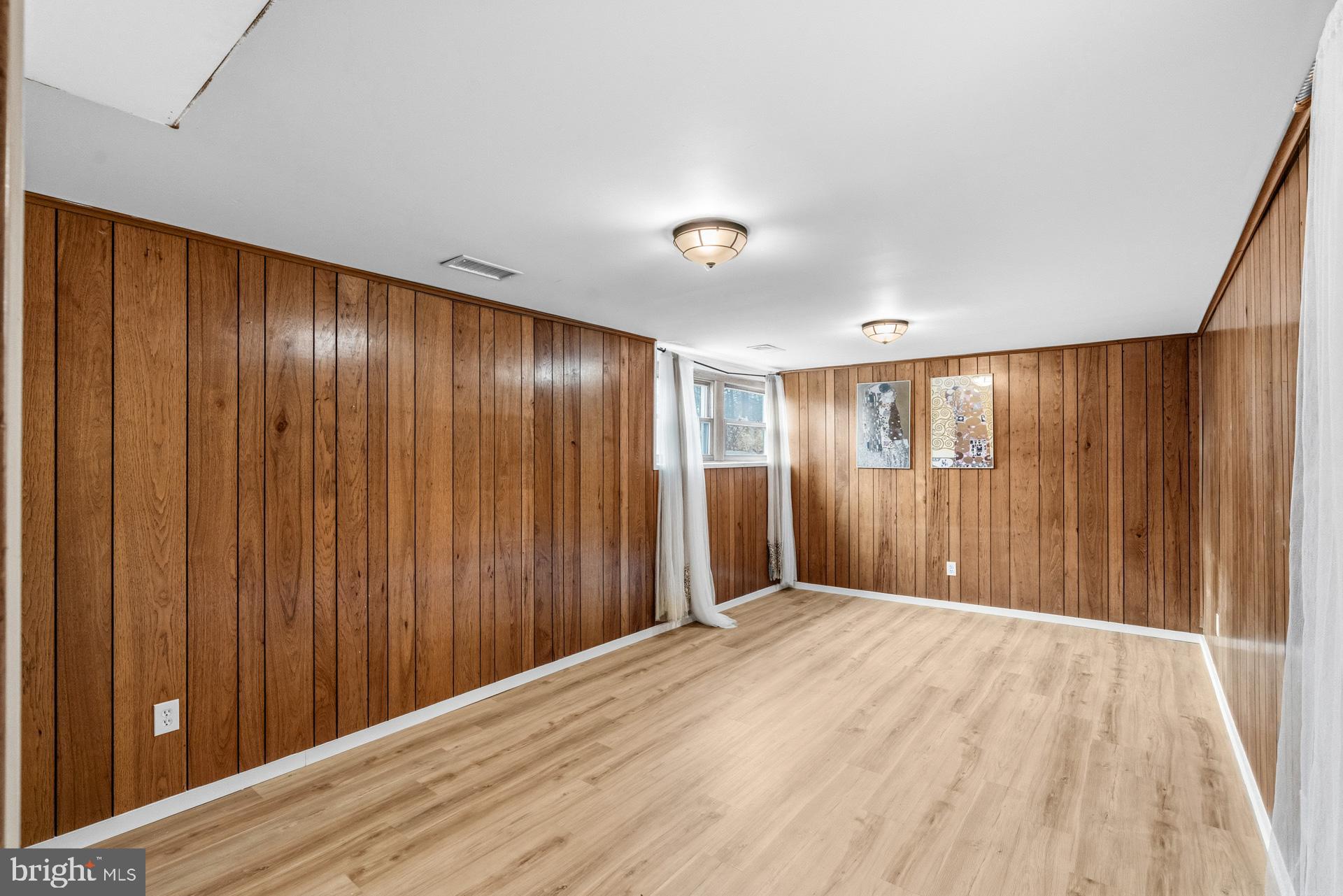 WOODLEY GARDENS - Residential