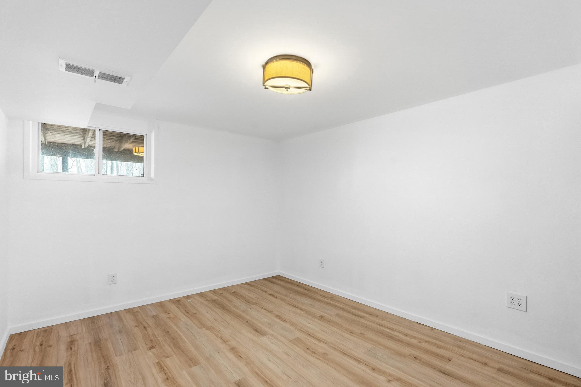 WOODLEY GARDENS - Residential