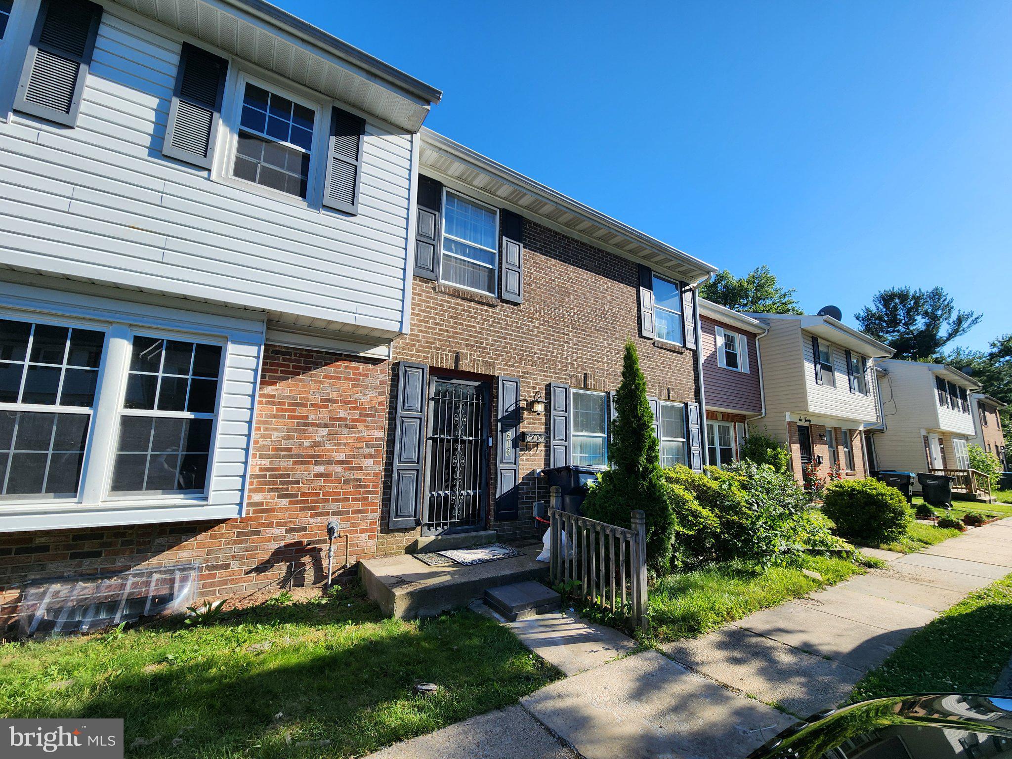 616 YORKSHIRE DRIVE