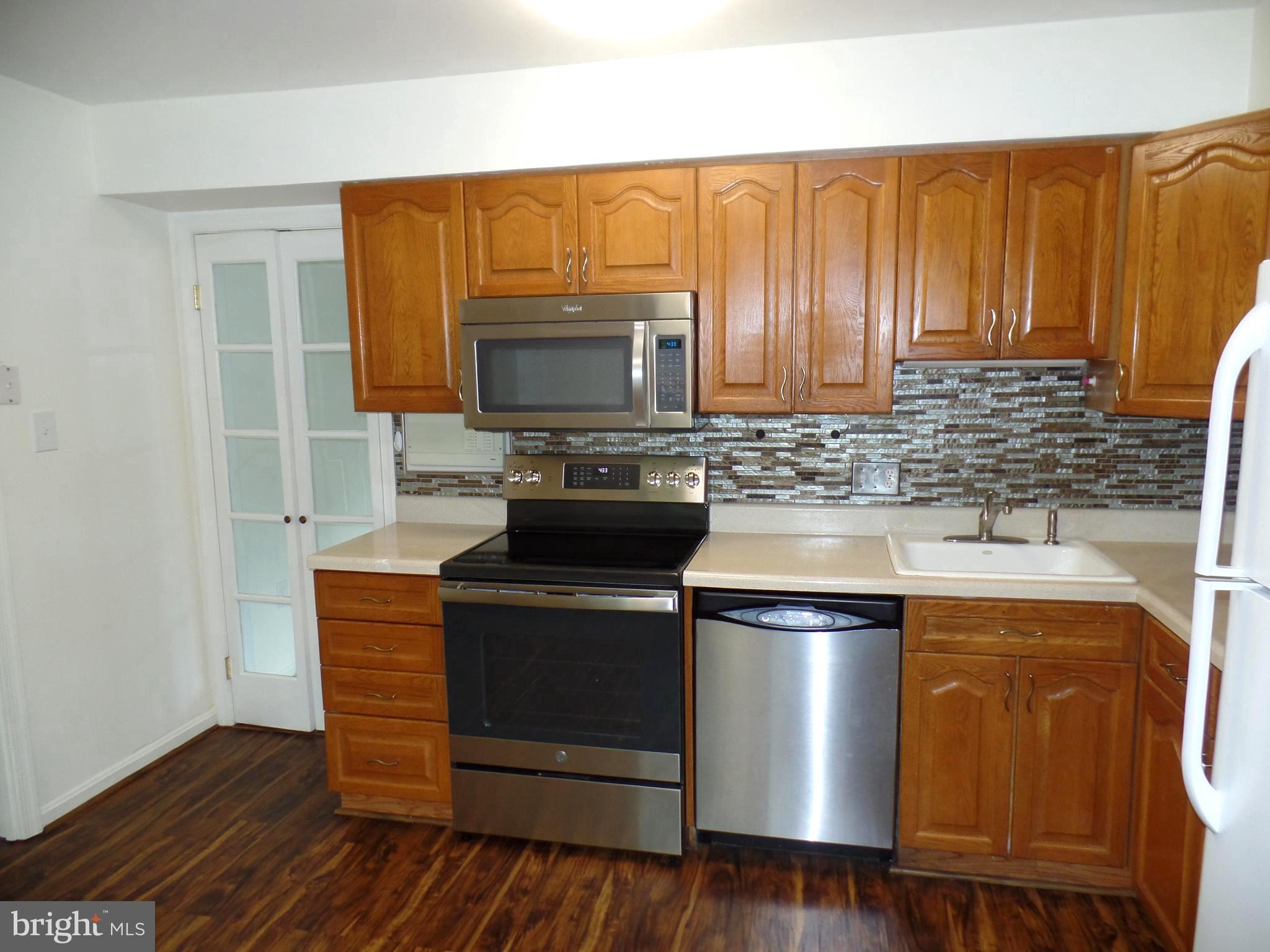 FAIRFAX PLAZA TOWNHOUSES - Residential