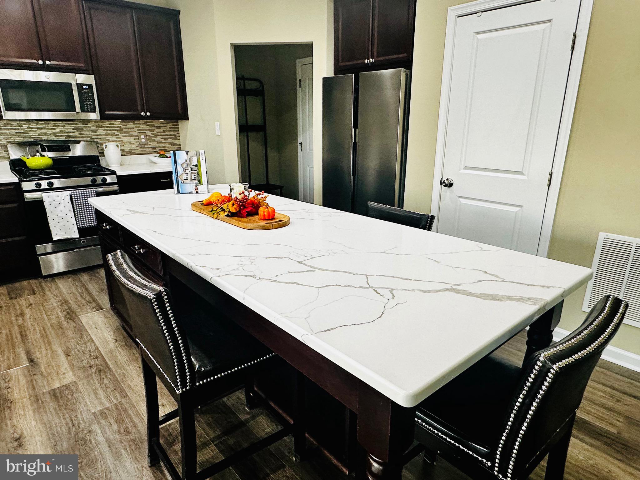 CANAL VIEW - Residential