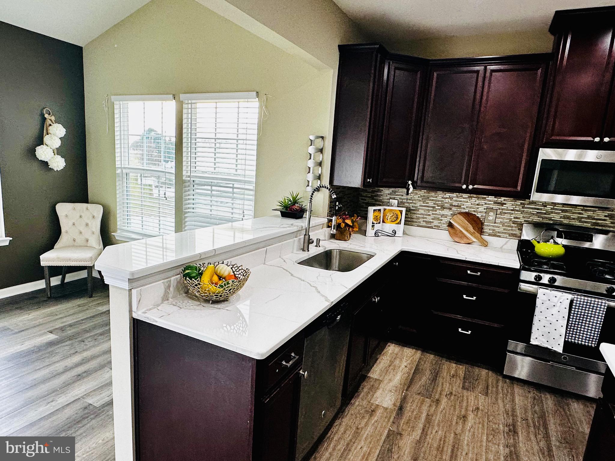 CANAL VIEW - Residential