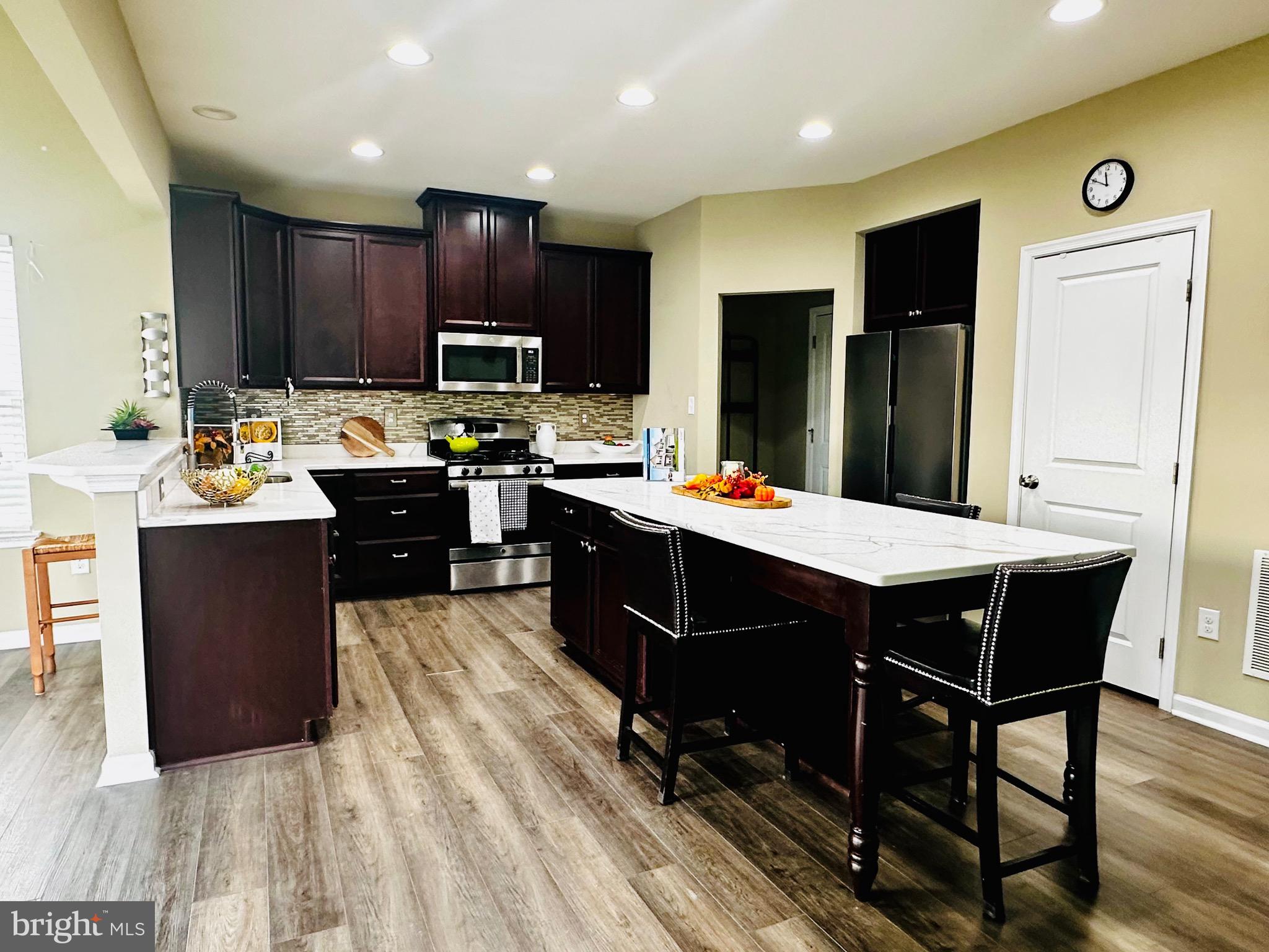 CANAL VIEW - Residential