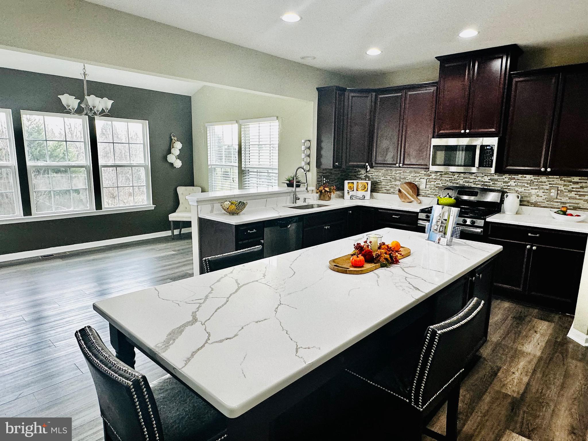 CANAL VIEW - Residential