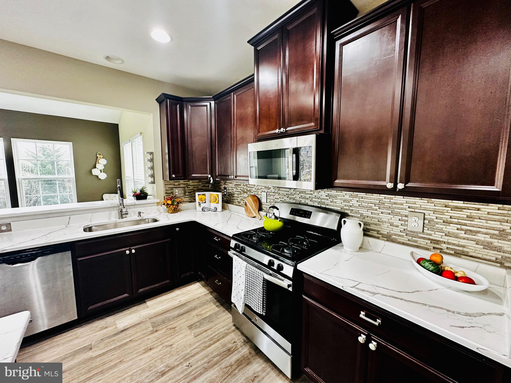 CANAL VIEW - Residential