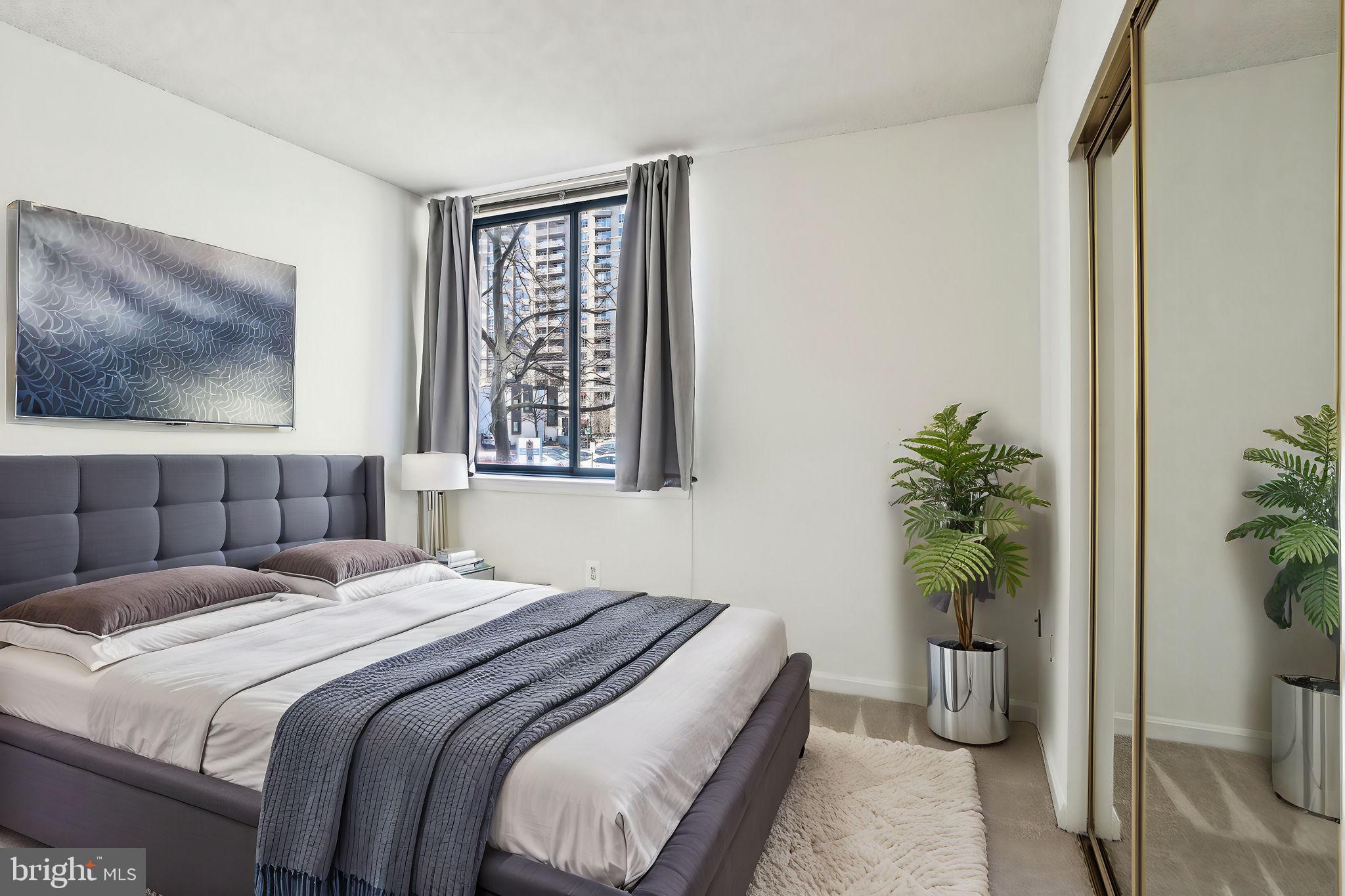 LEXINGTON SQUARE - Residential Lease