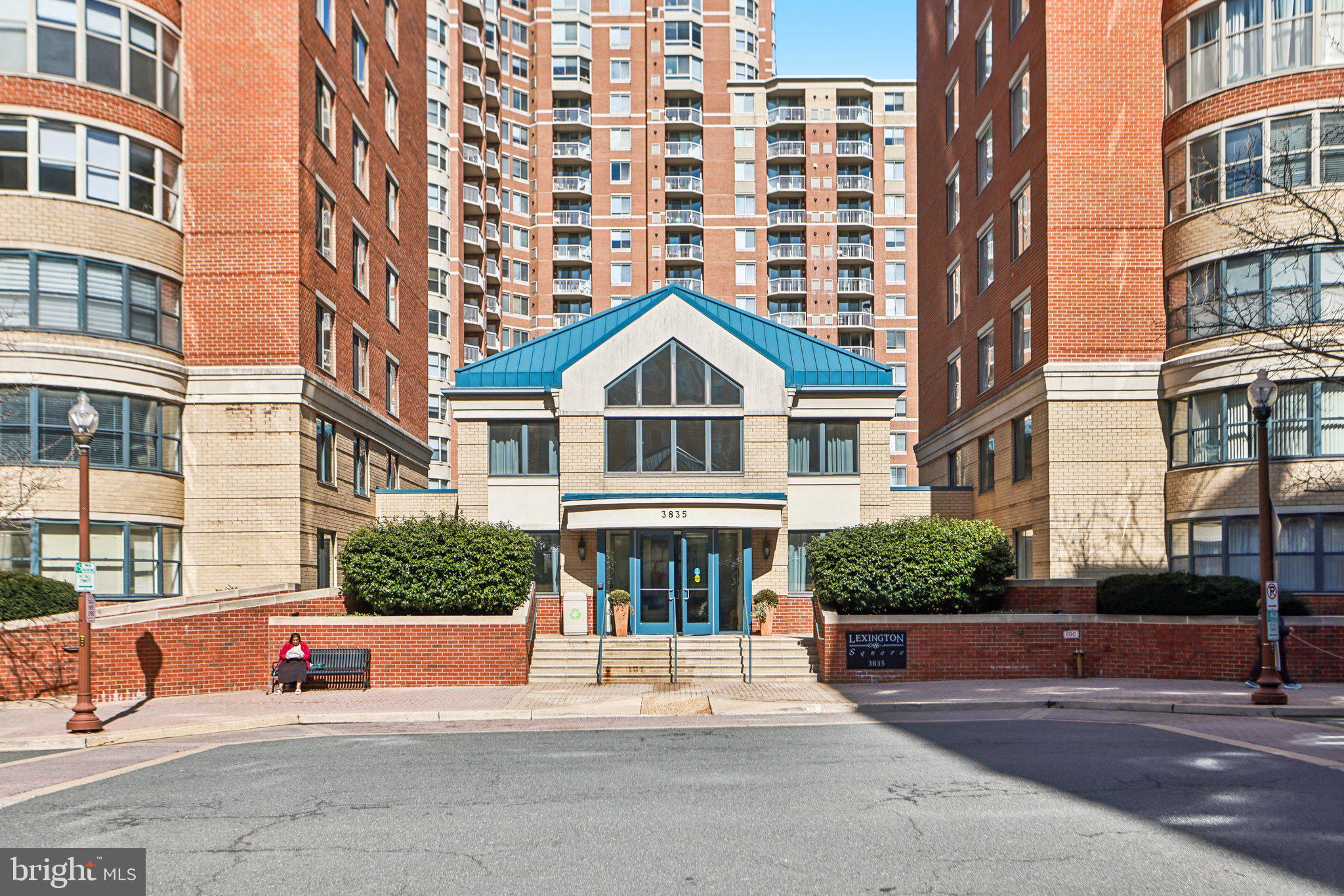 LEXINGTON SQUARE - Residential Lease