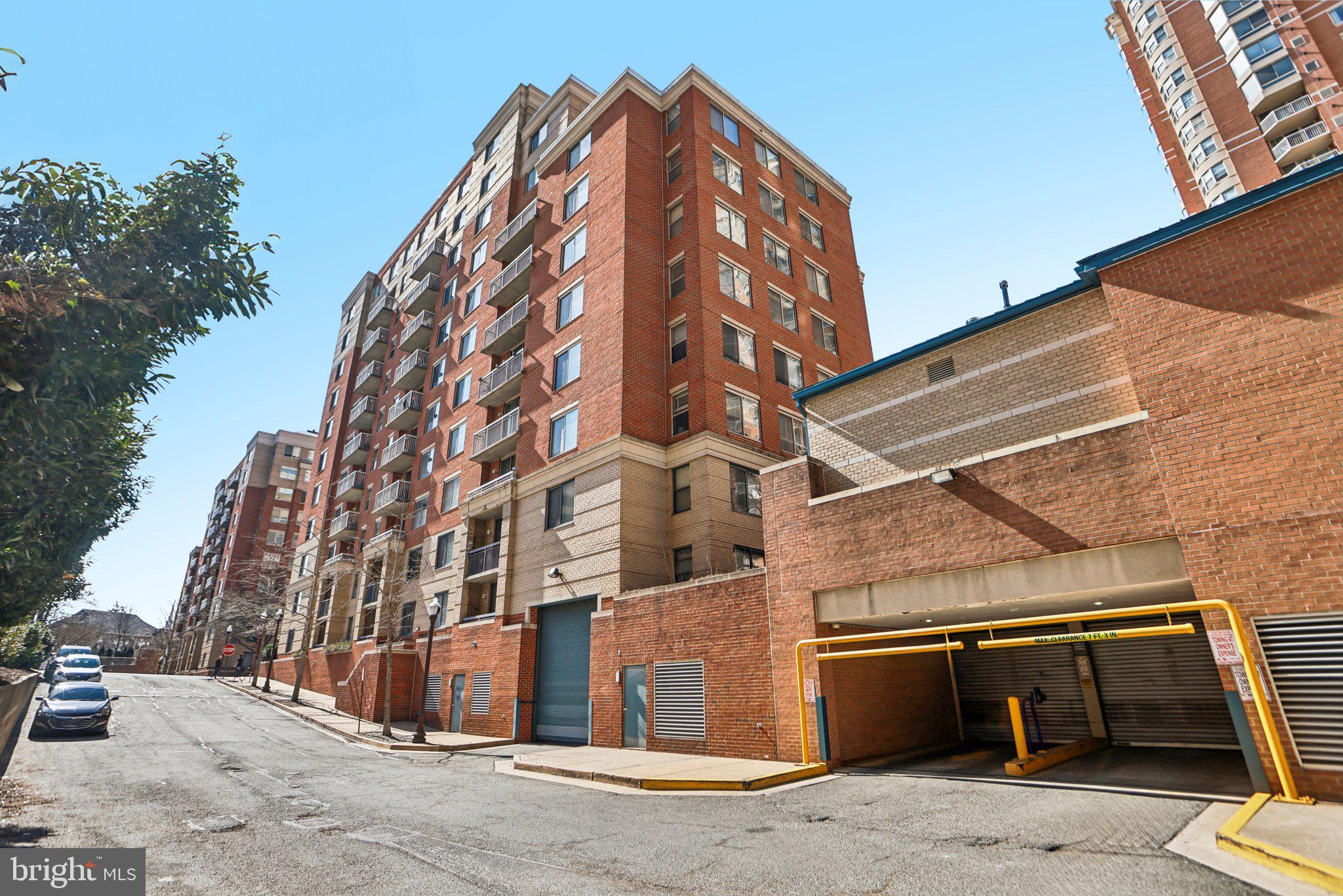 LEXINGTON SQUARE - Residential Lease