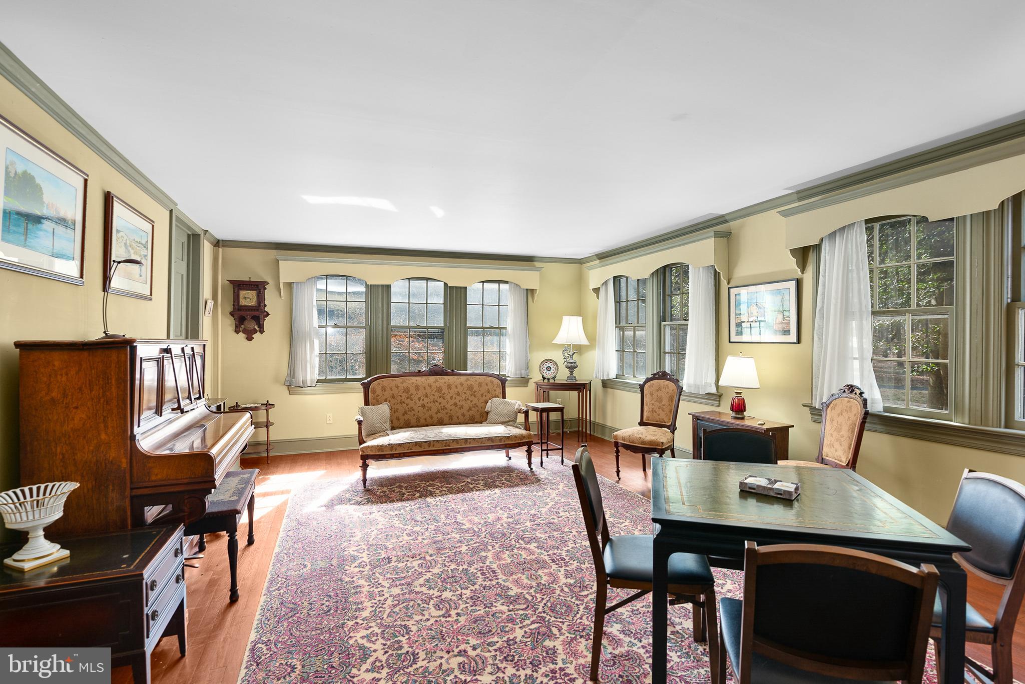 QUAKER NECK - Residential