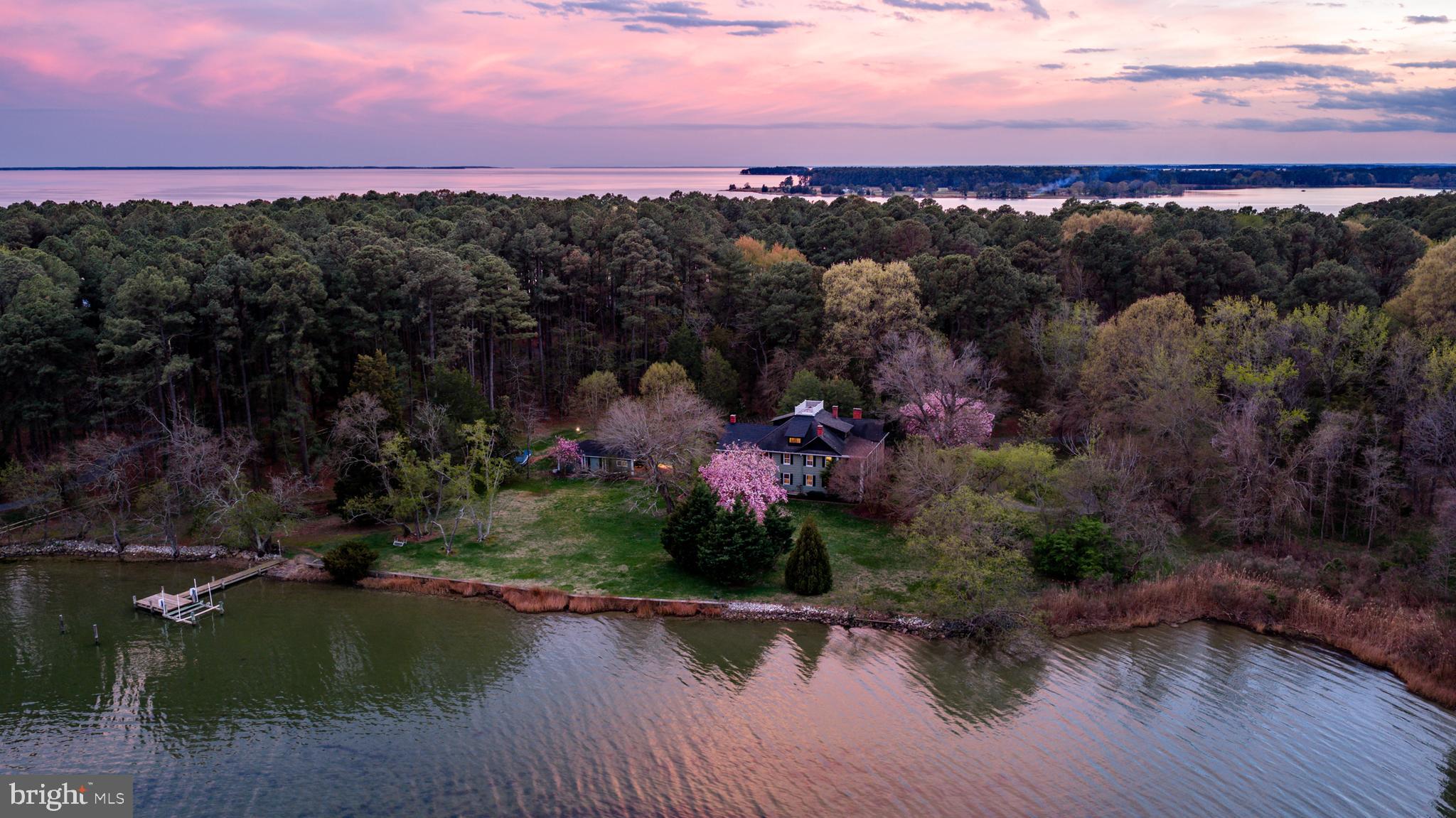 QUAKER NECK - Residential