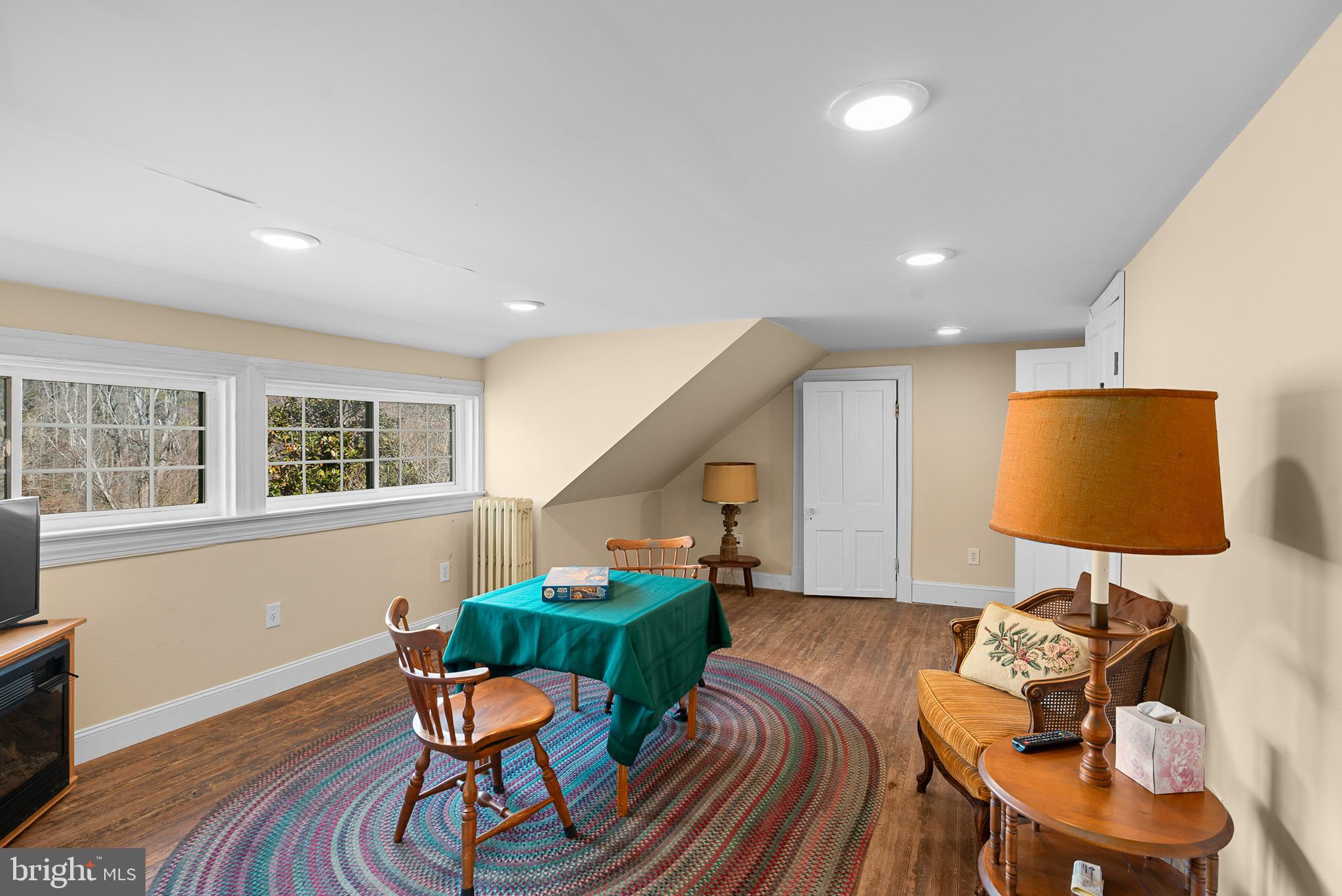 QUAKER NECK - Residential