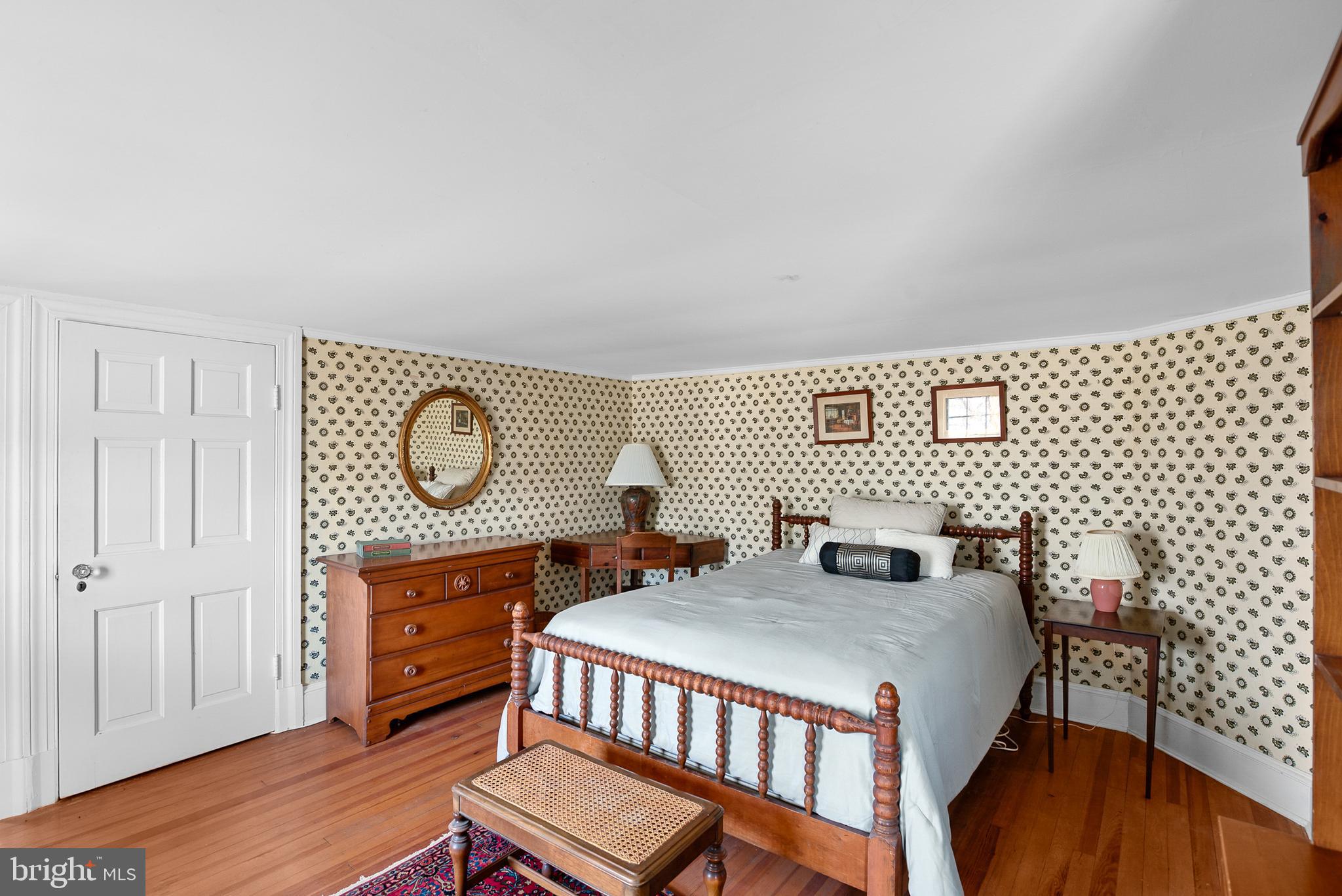 QUAKER NECK - Residential