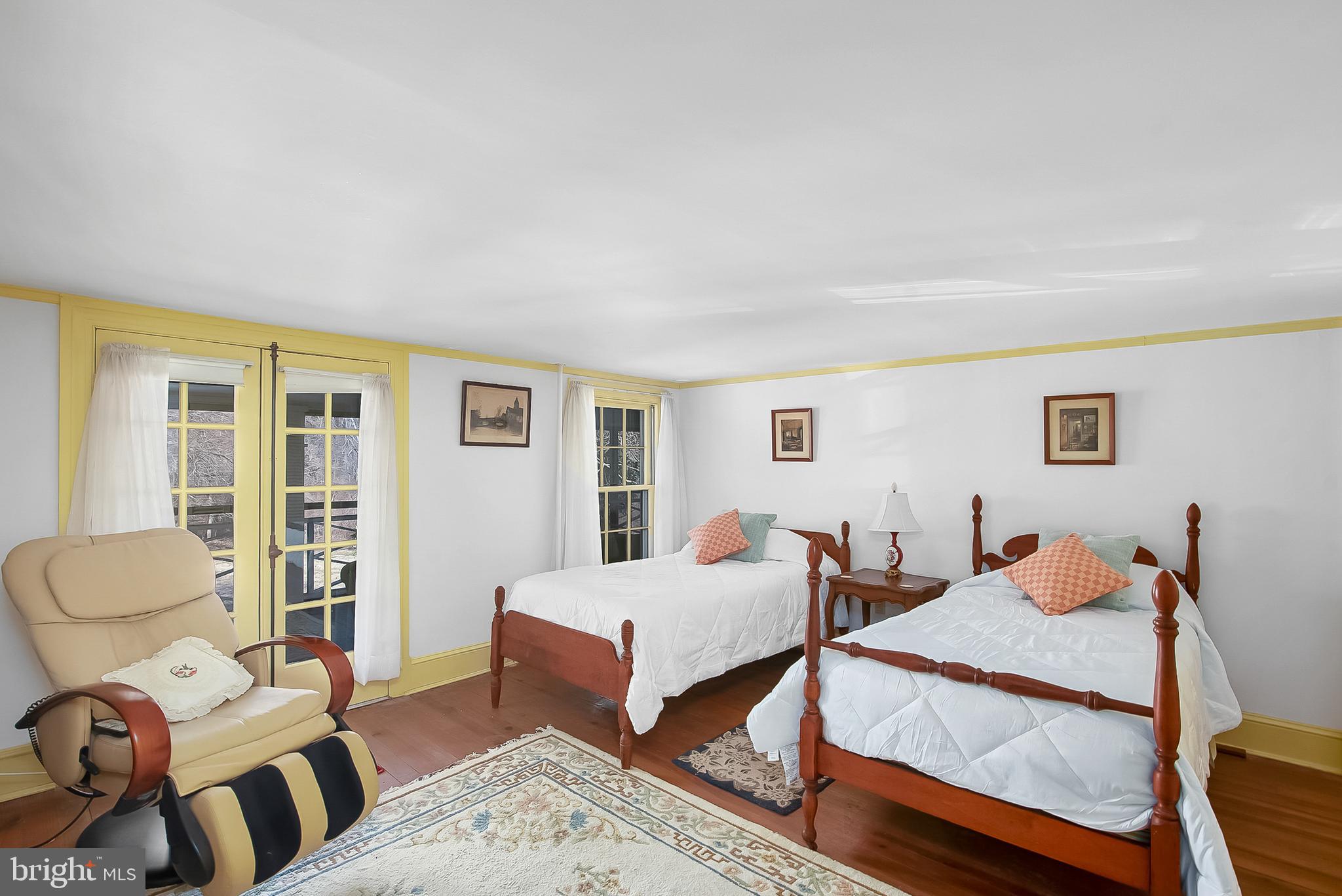 QUAKER NECK - Residential