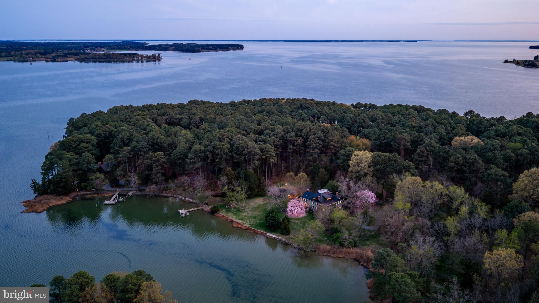 QUAKER NECK - Residential