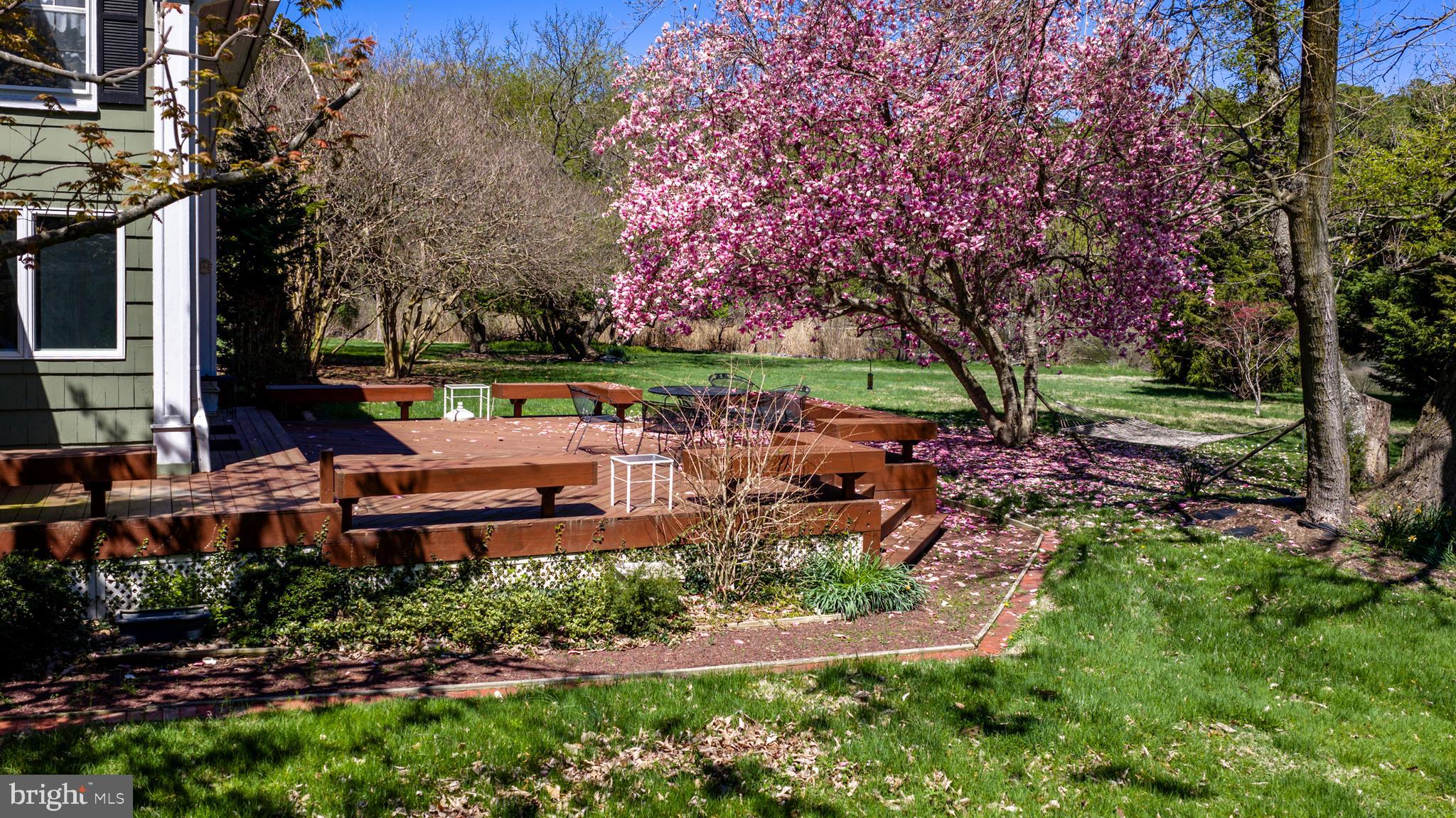 QUAKER NECK - Residential