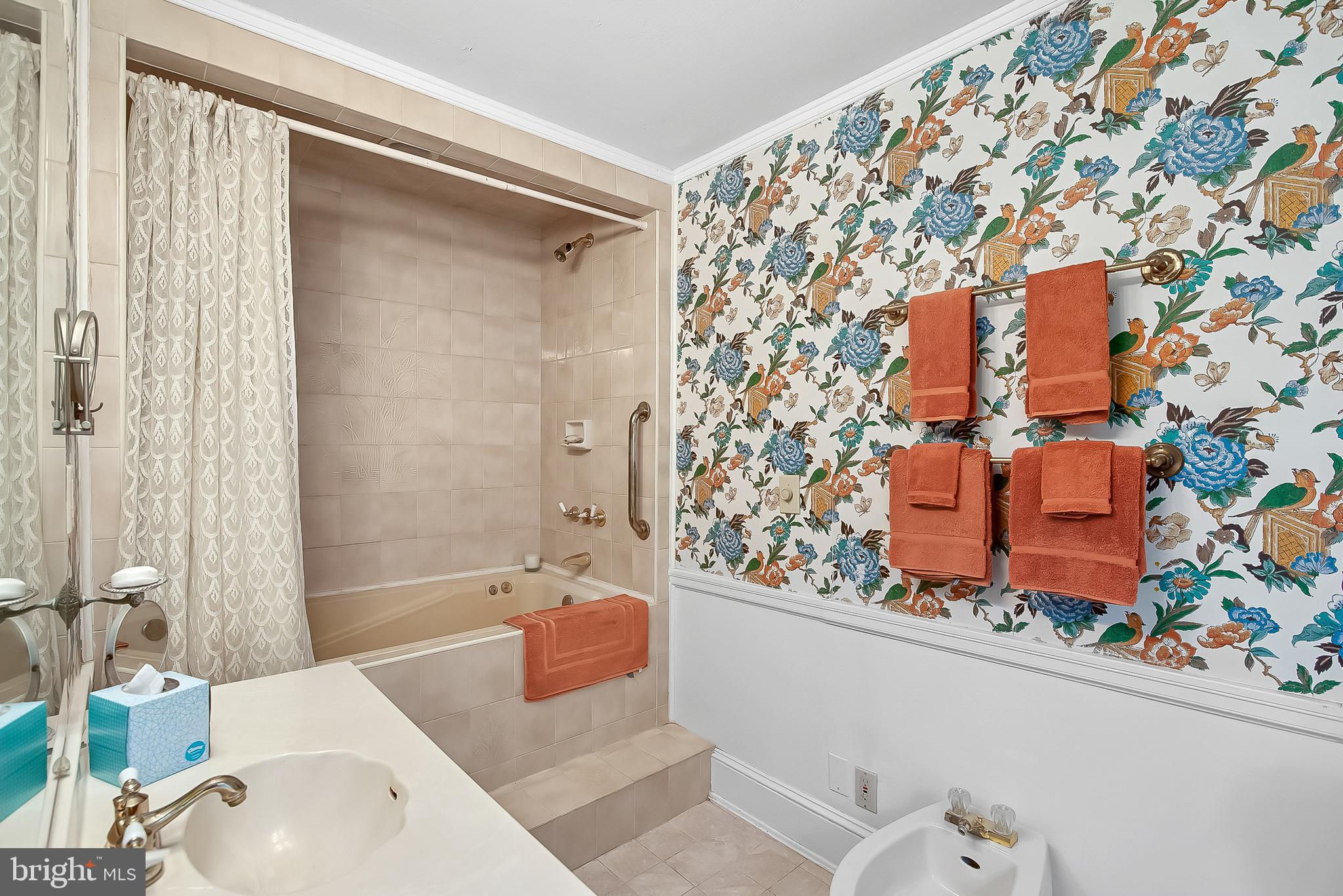 QUAKER NECK - Residential