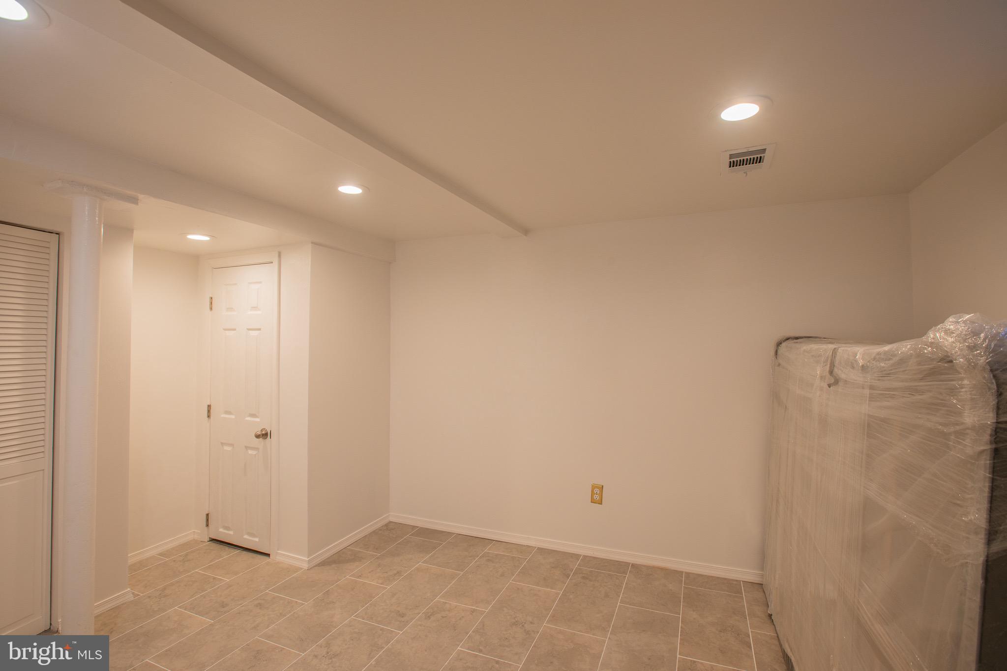 COLLEGE PARK - Residential Lease