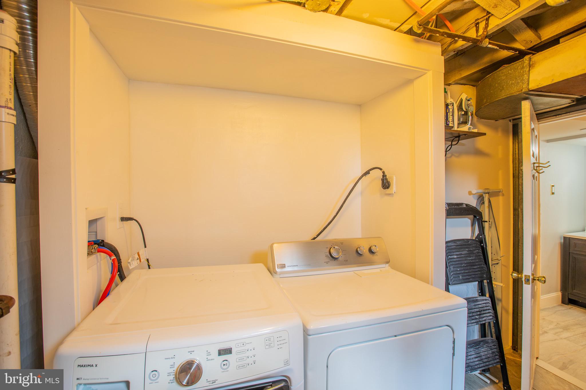 COLLEGE PARK - Residential Lease