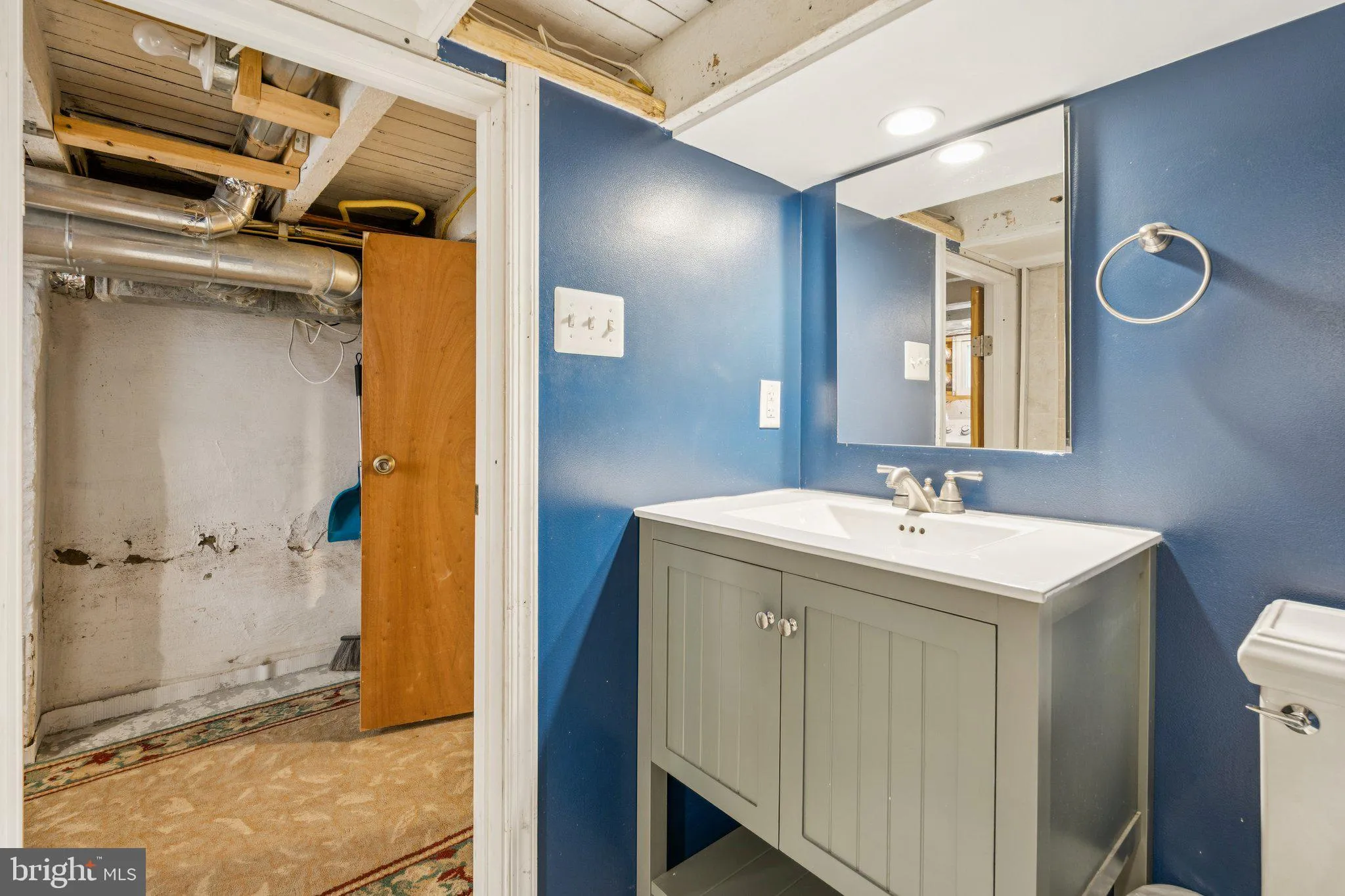 Baltimore, Maryland 21224, United States, 2 Bedrooms Bedrooms, ,2 BathroomsBathrooms,Residential,Pending,191826