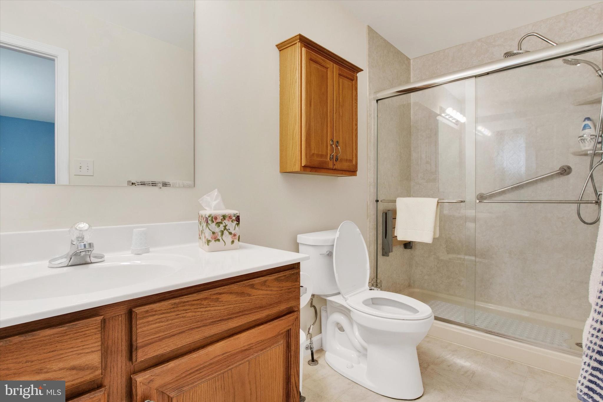 60 WALNUT DRIVE W