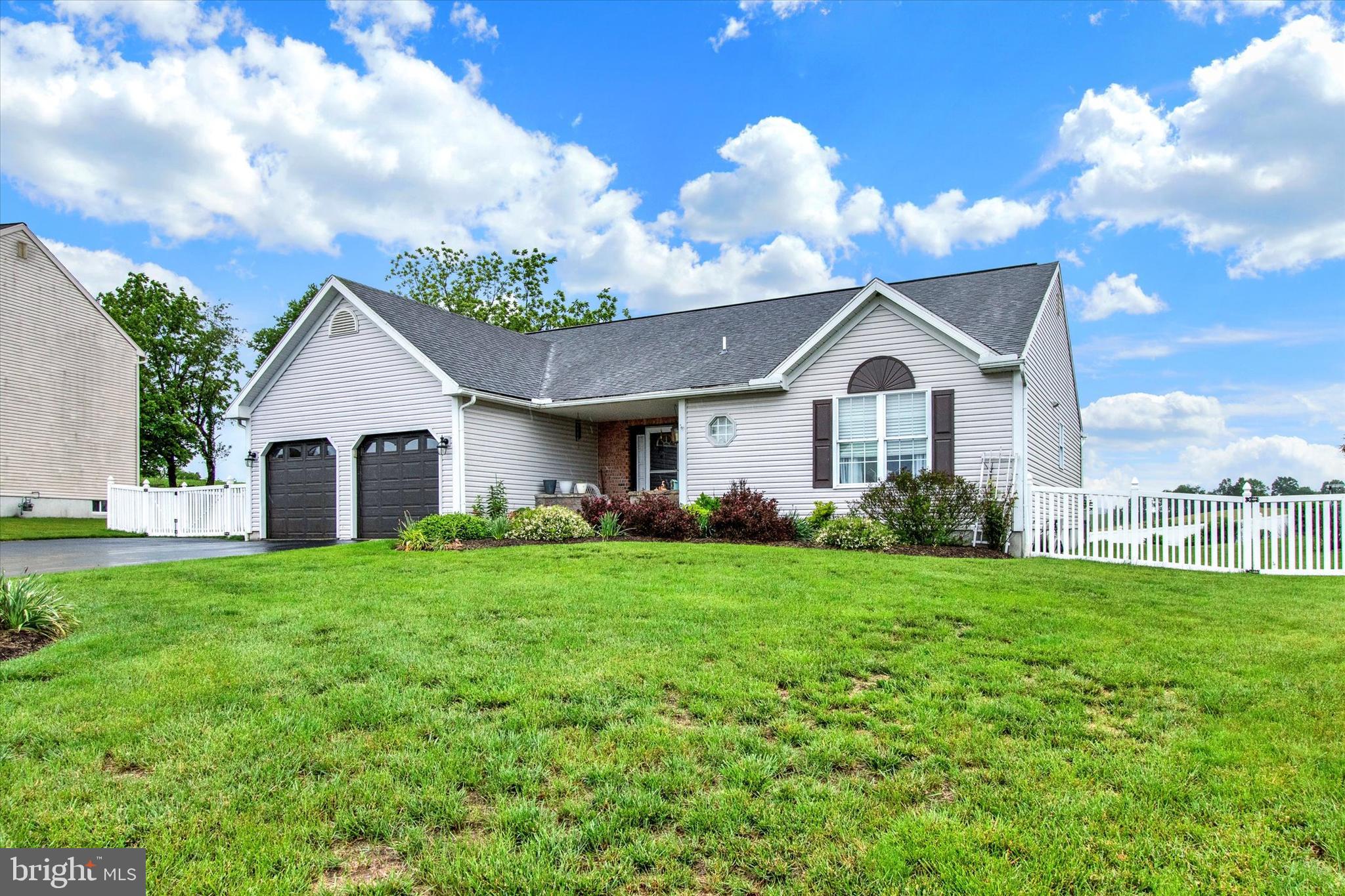 60 WALNUT DRIVE W