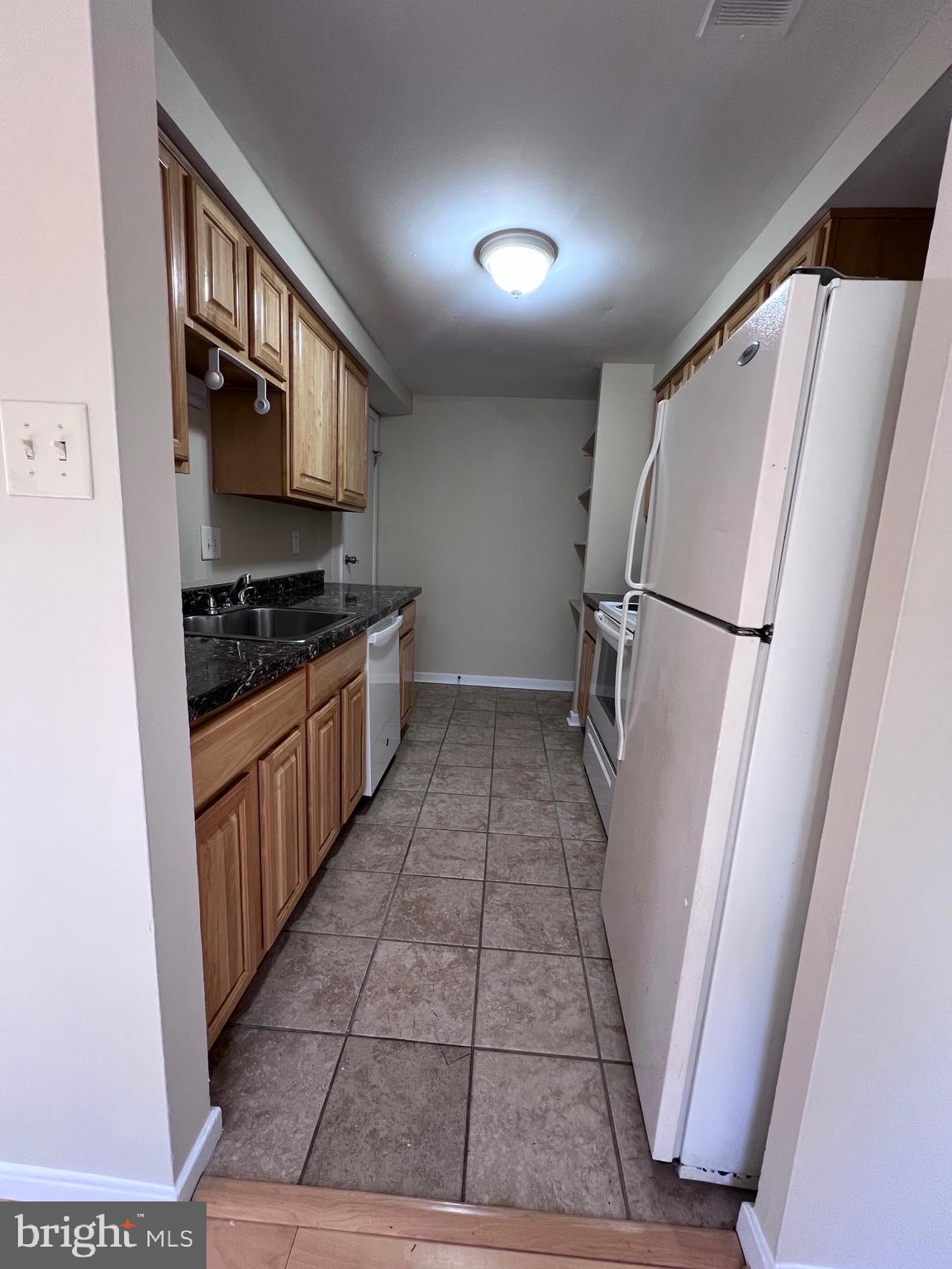 WOODSIDE SQUARE - Residential Lease