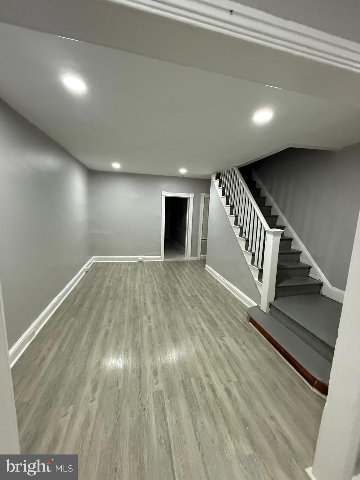 Welcome to this 3-bedroom, 1-bathroom home located in Elmwood Park. The property offers a functional layout with a spacious living area, three comfortable bedrooms, and a full bath. The kitchen includes a stove for your use, and tenants are responsible for providing any additional appliances.
This home is conveniently located near local shops, parks, and public transportation, making daily commutes and errands simple. Please note that no pets are permitted.