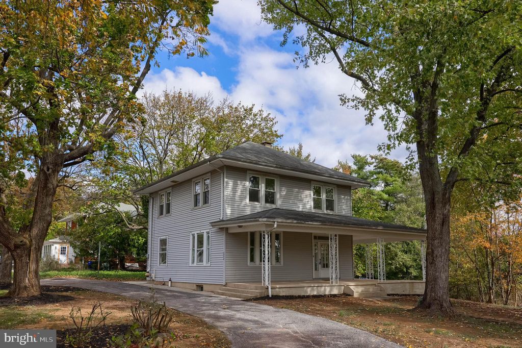 Photo of 2094 Winding Road, YORK, PA 17408 (MLS # PAYK2092468)