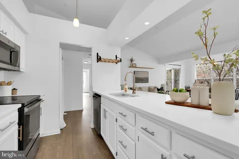 2812 Clear Shot Drive Unit 11-33, Silver Spring, MD 20906 - MLS#: MDMC2172316