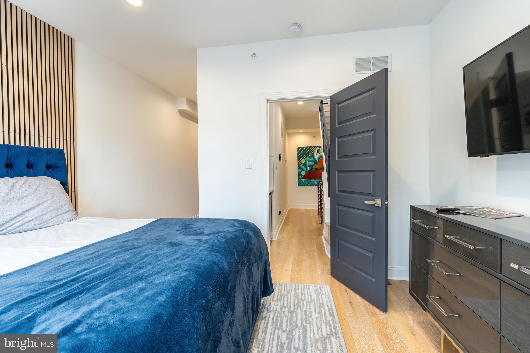 POINT BREEZE - Residential