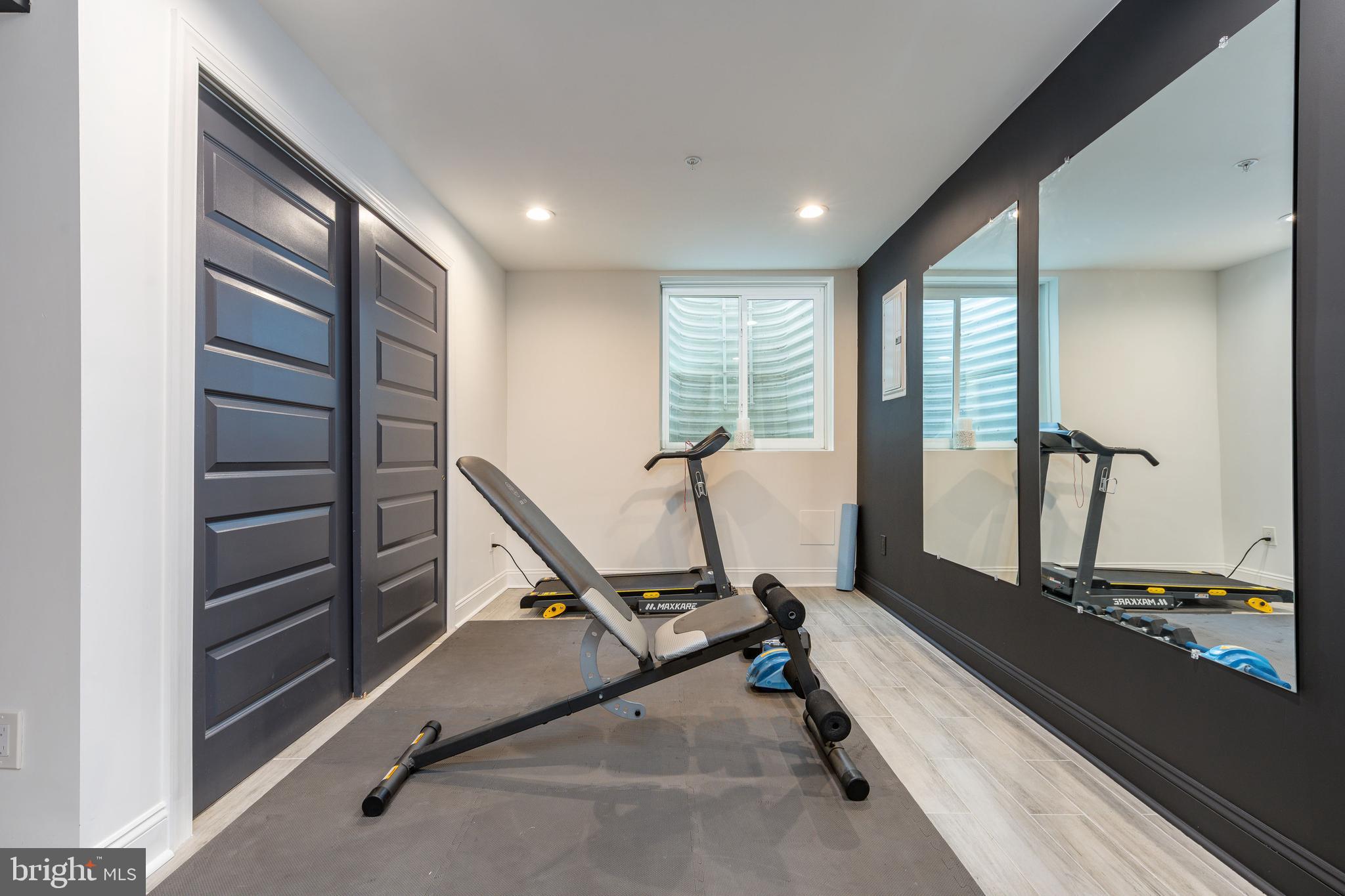 POINT BREEZE - Residential