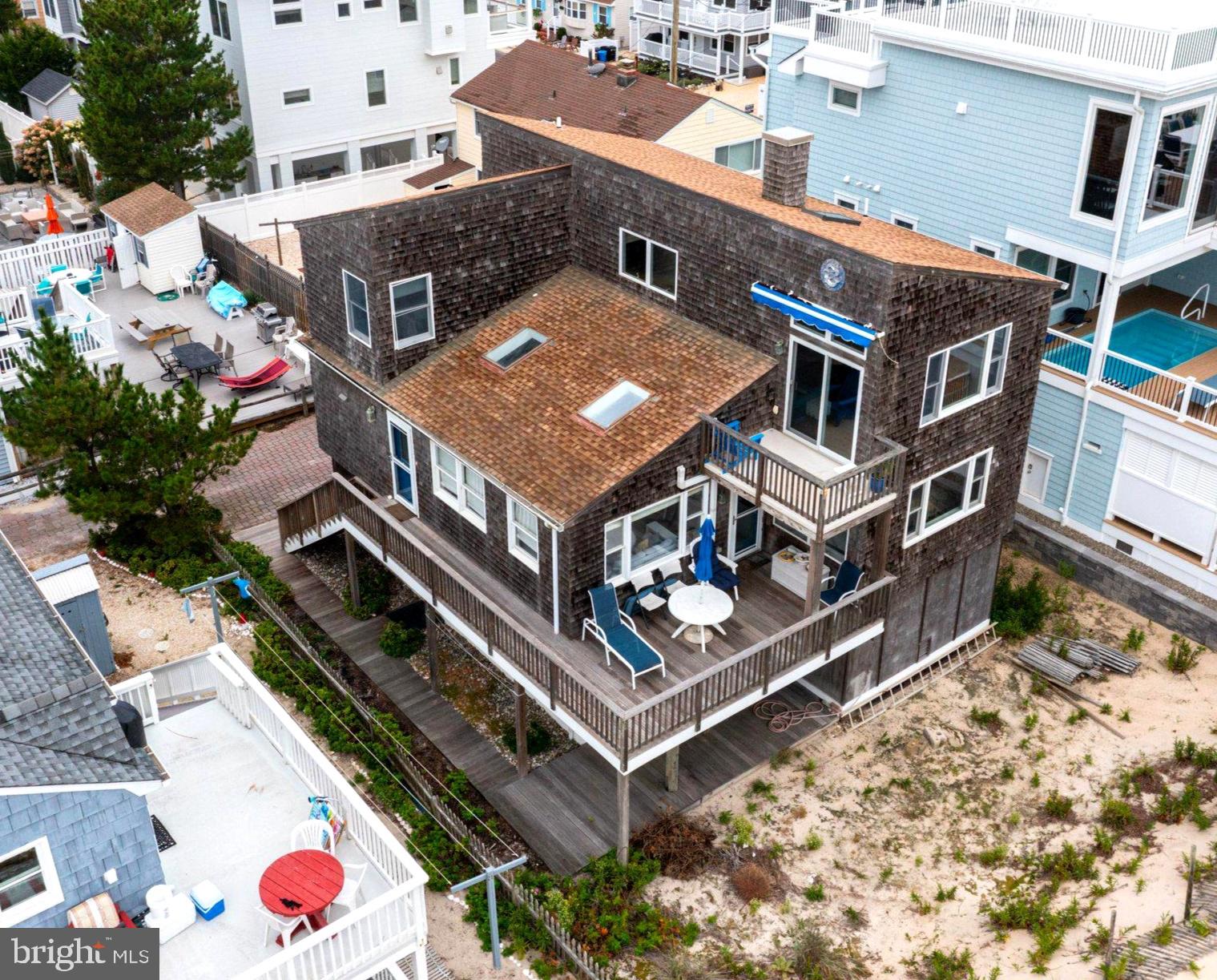 121 E SAILBOAT LANE