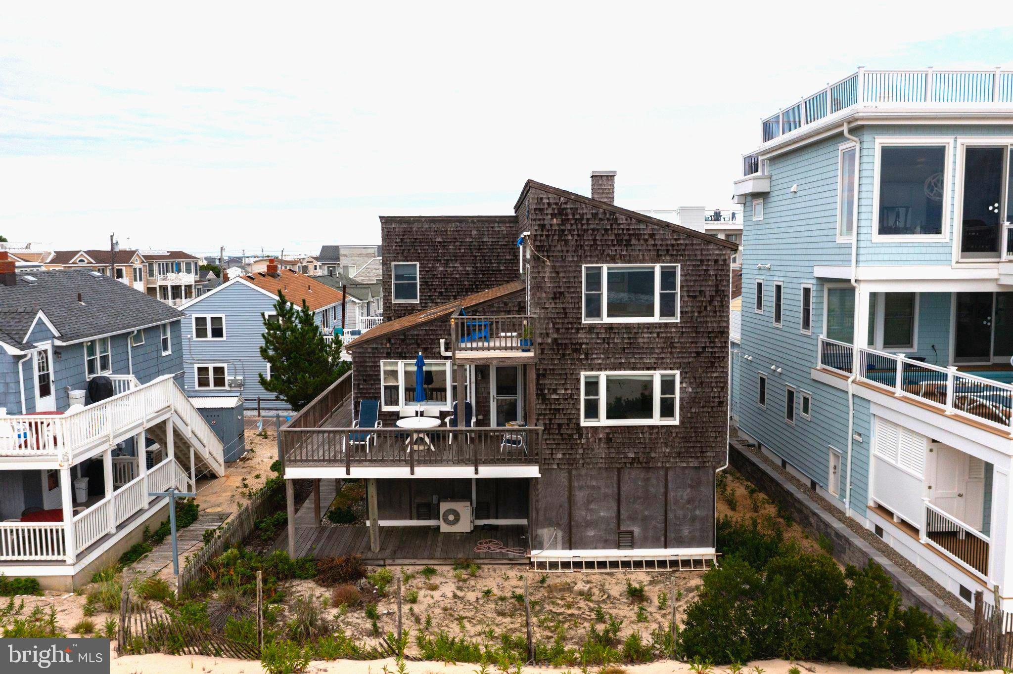121 E SAILBOAT LANE