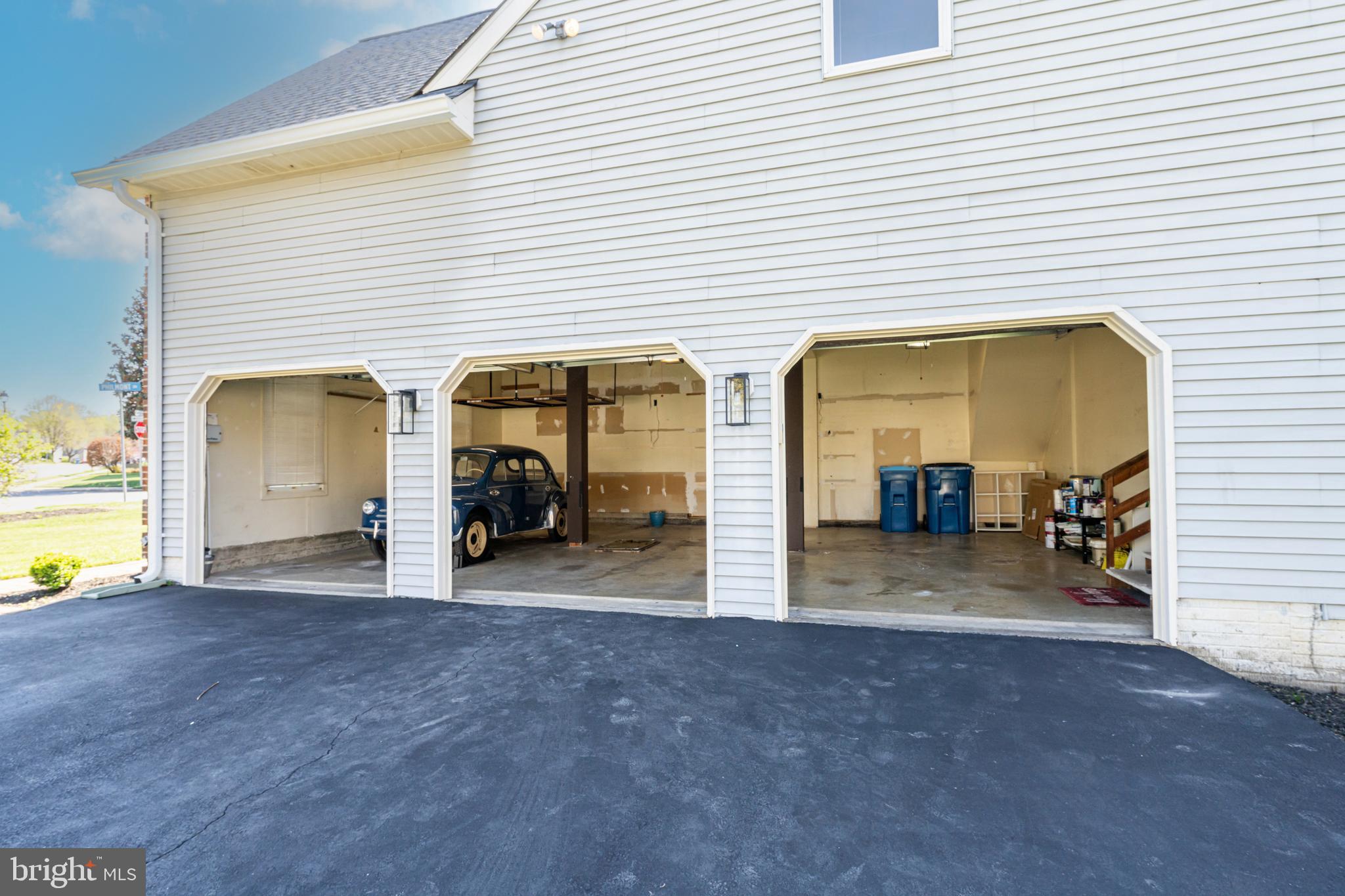 RIDGEGATE WOODS - Residential