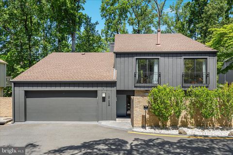 Photo of 12108 Quorn Lane, RESTON, VA 20191 (MLS # VAFX2301418)
