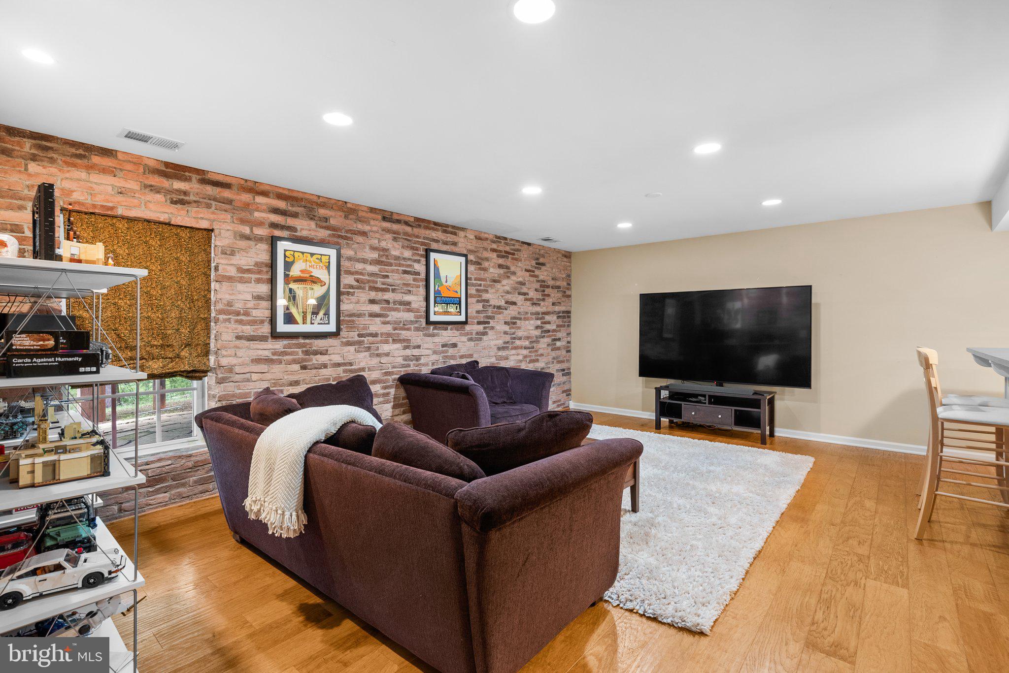 LAKELANDS - Residential