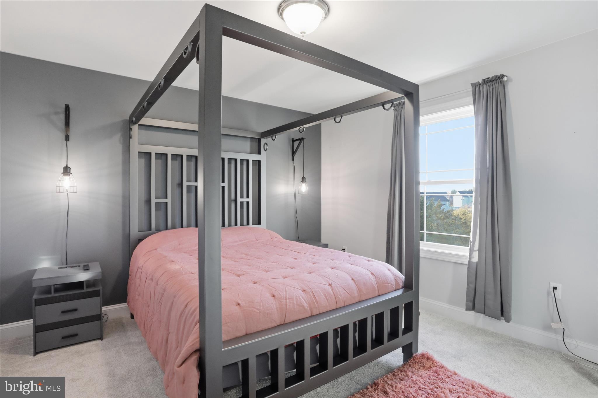 ROLLING HILLS - Residential