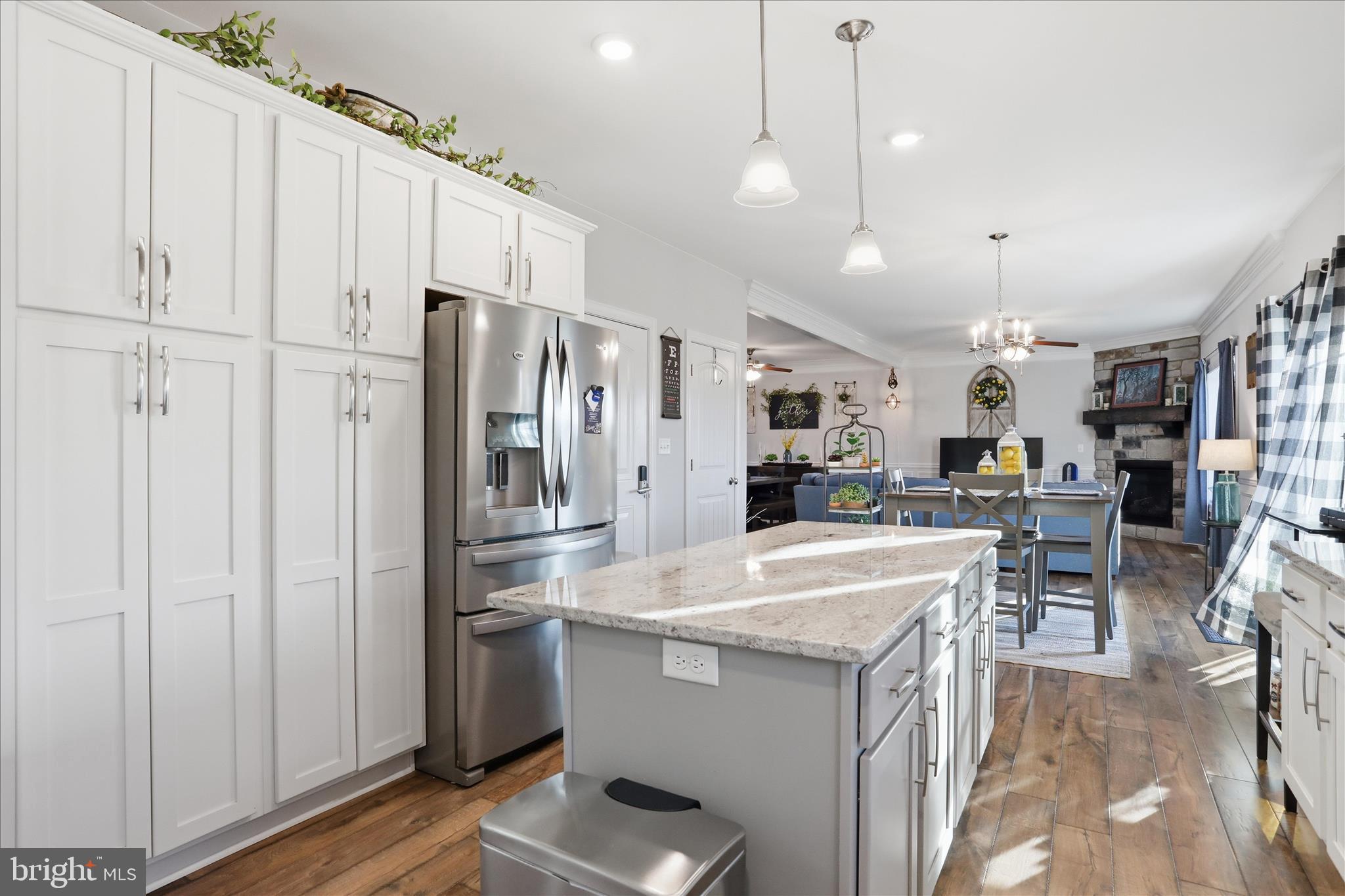 ROLLING HILLS - Residential