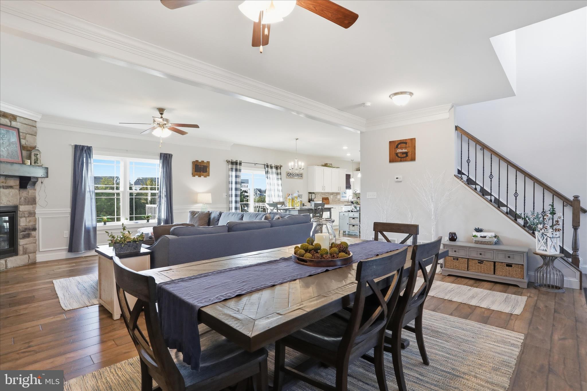 ROLLING HILLS - Residential