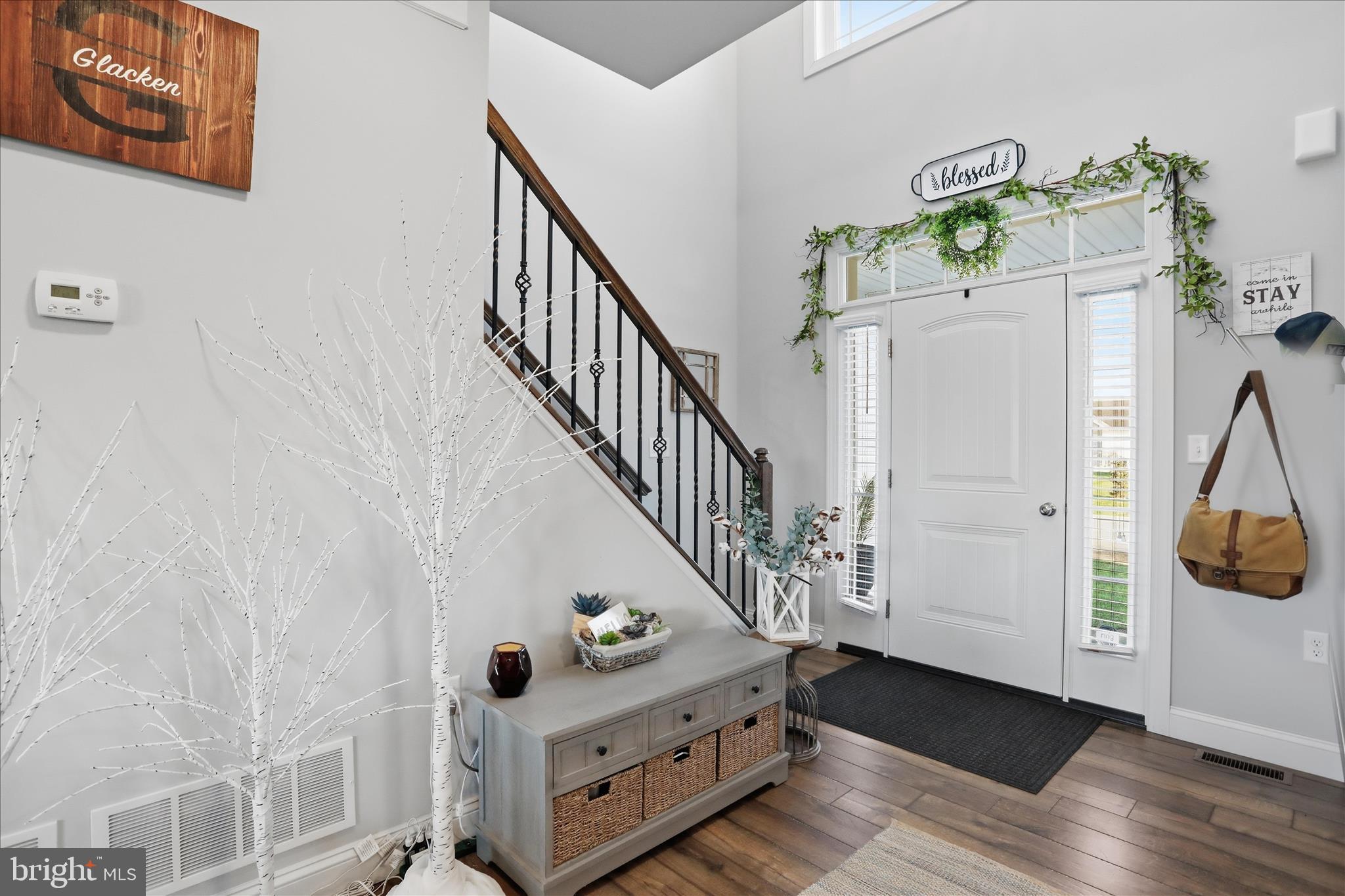 ROLLING HILLS - Residential