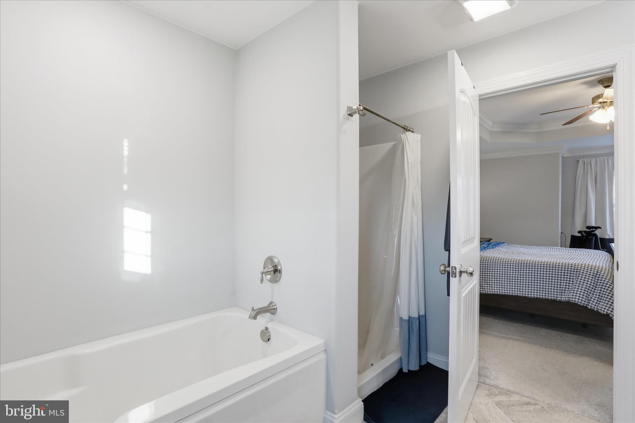 ROLLING HILLS - Residential