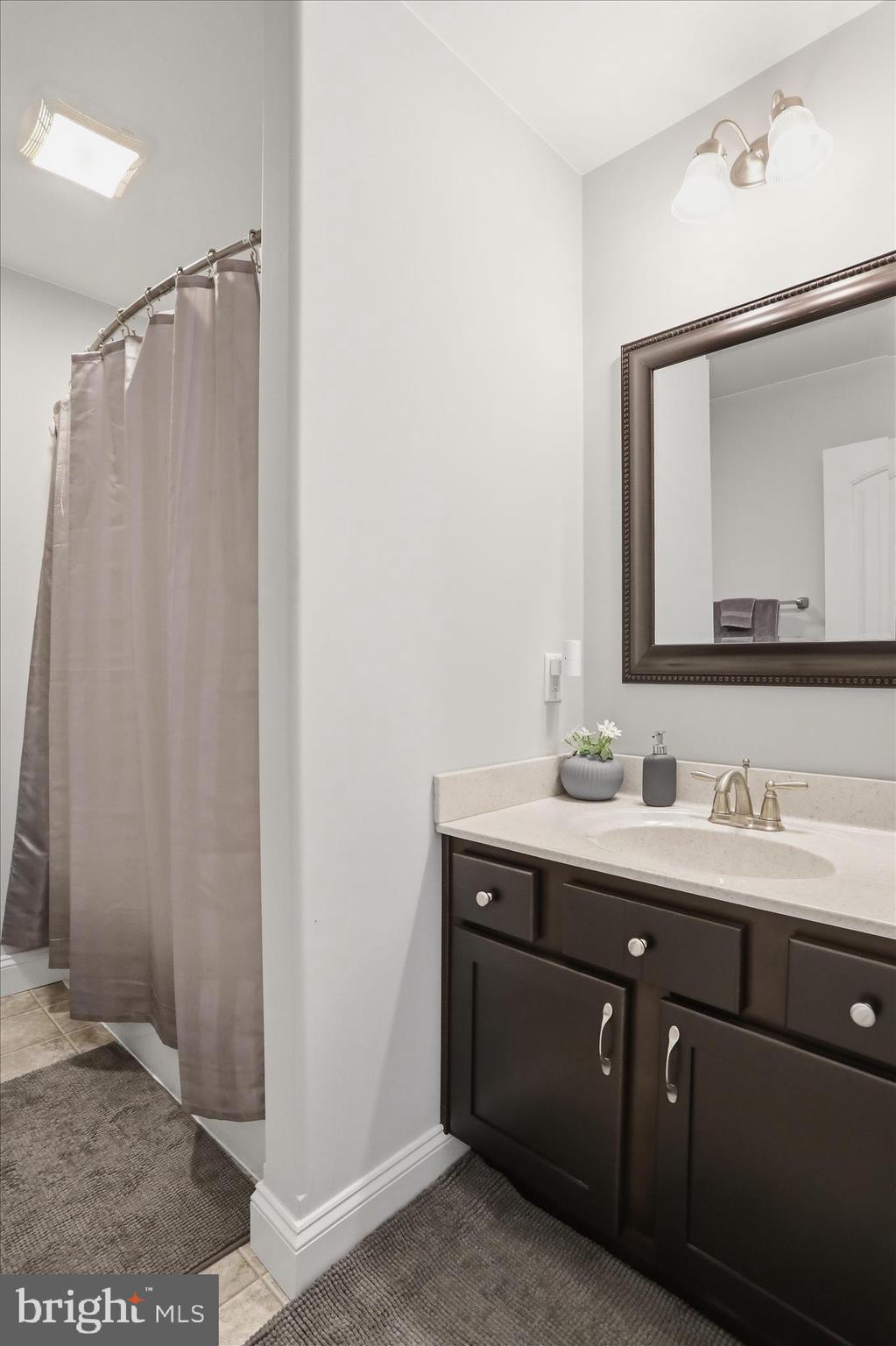 ROLLING HILLS - Residential