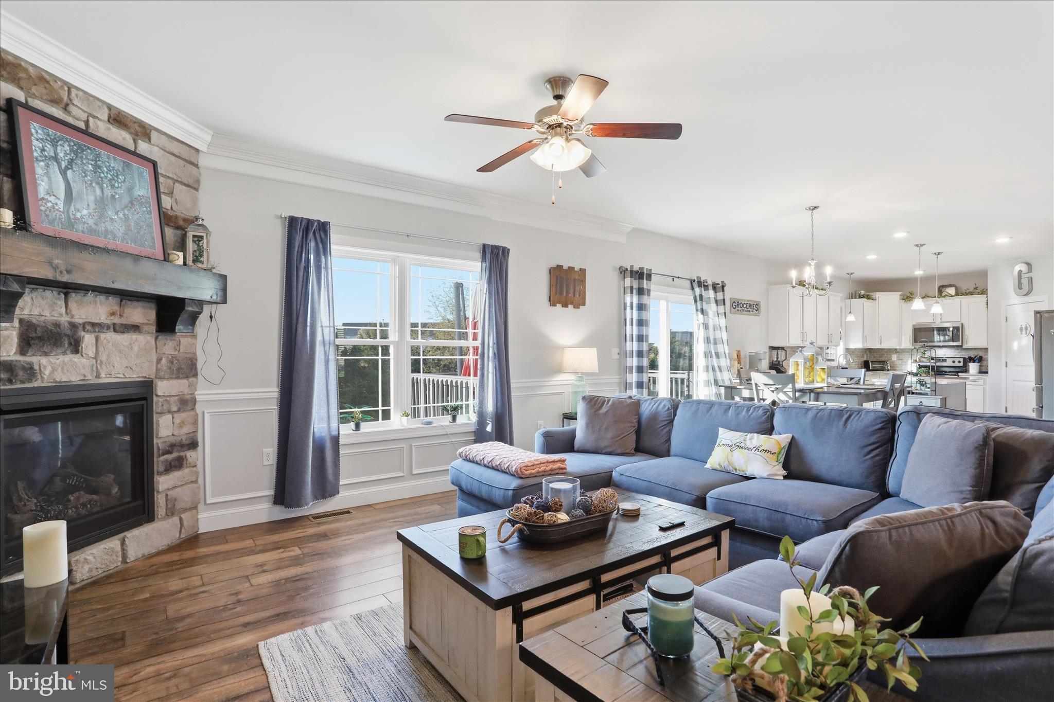 ROLLING HILLS - Residential