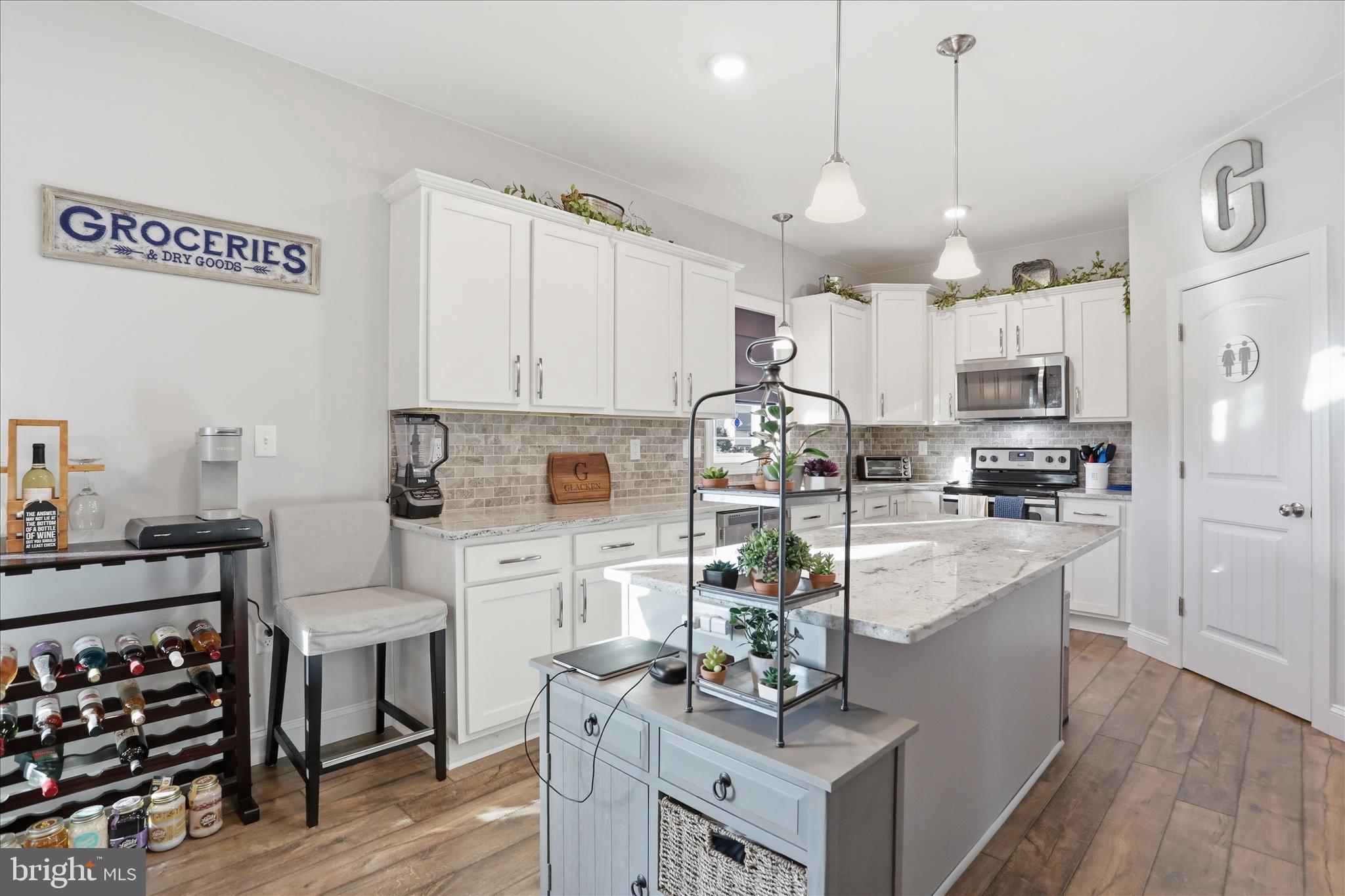 ROLLING HILLS - Residential